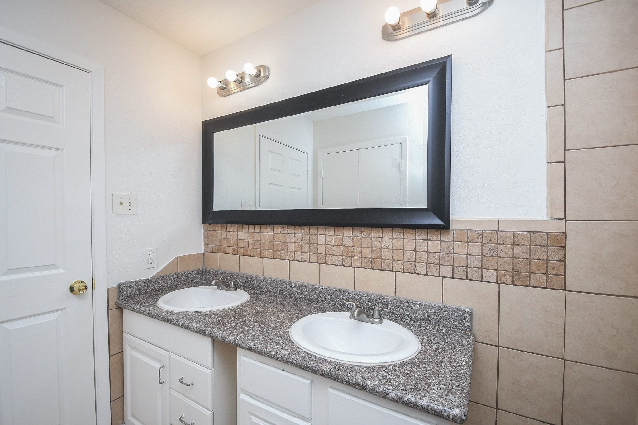 9231 Homeland Drive Property Photo 14