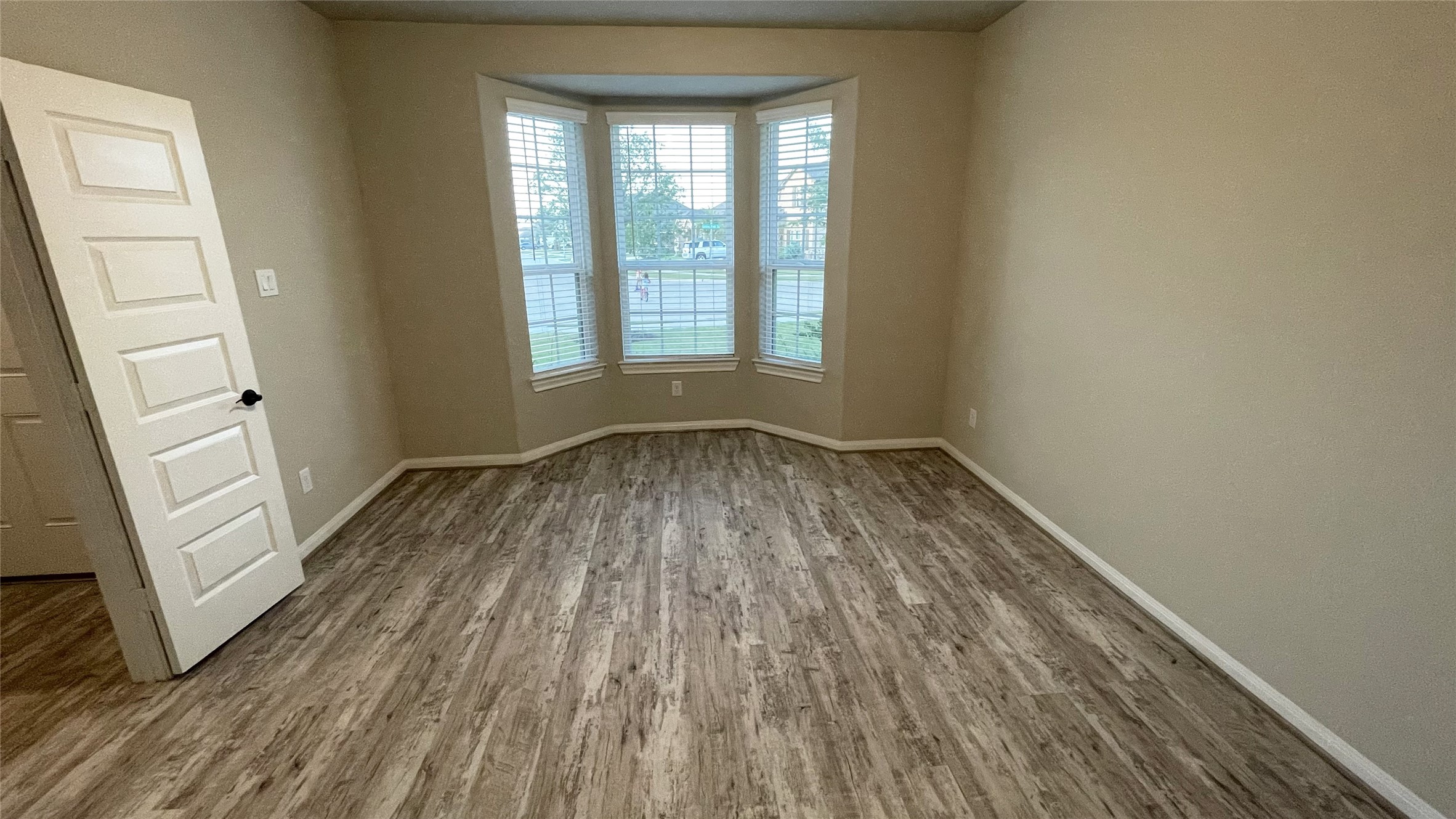 5802 Golden Peak Lane Property Photo 8