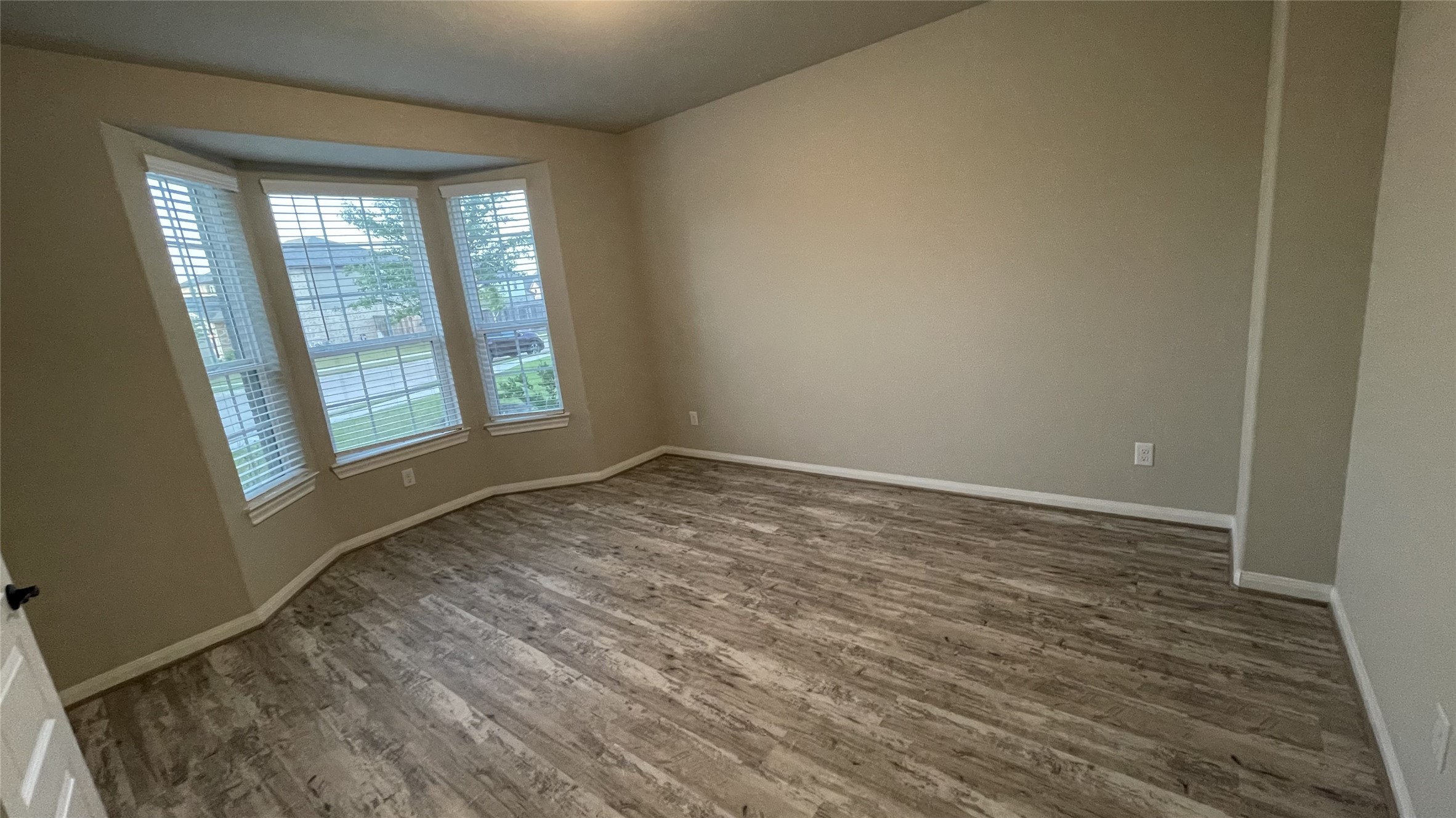 5802 Golden Peak Lane Property Photo 9