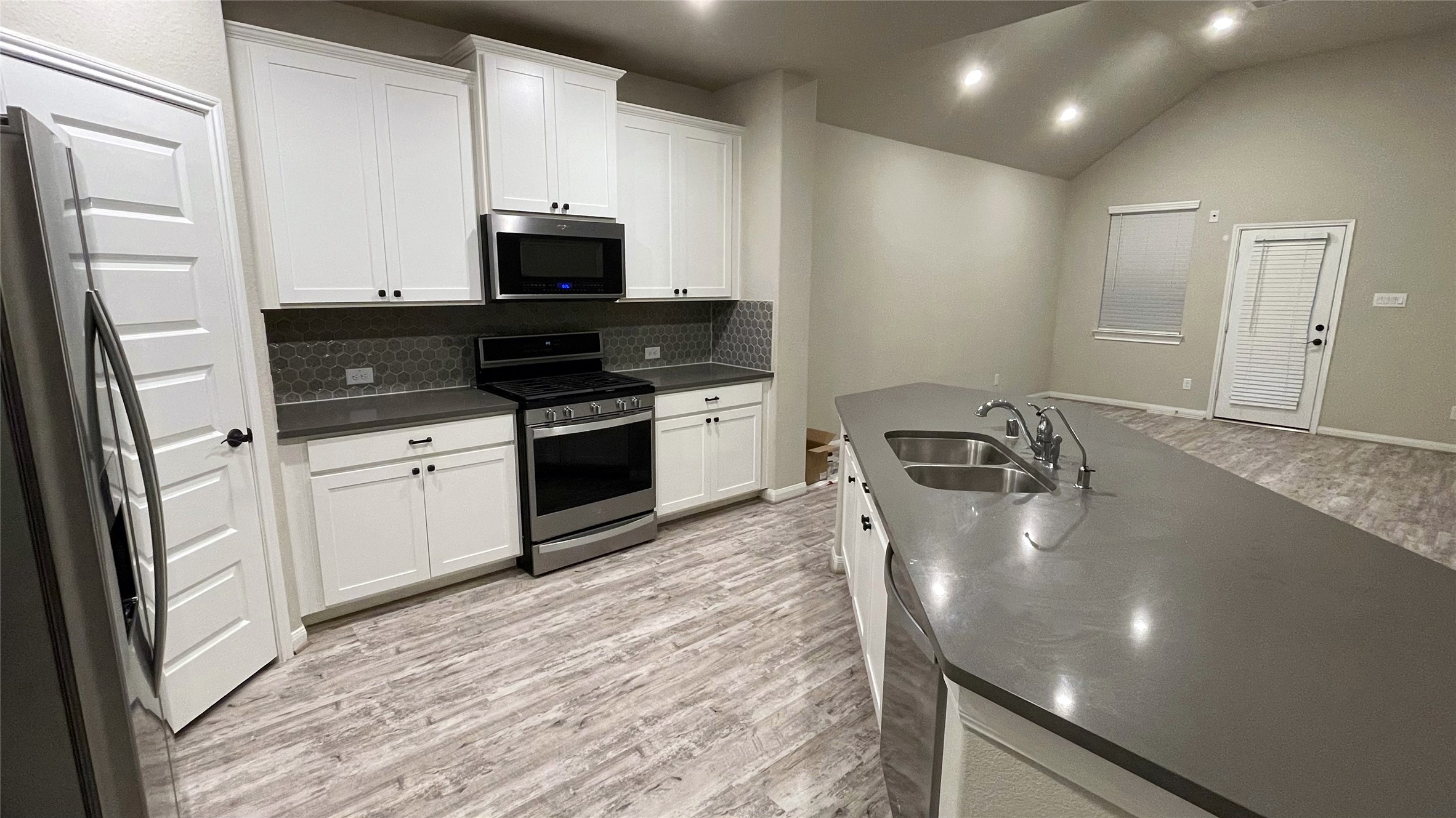 5802 Golden Peak Lane Property Photo 10