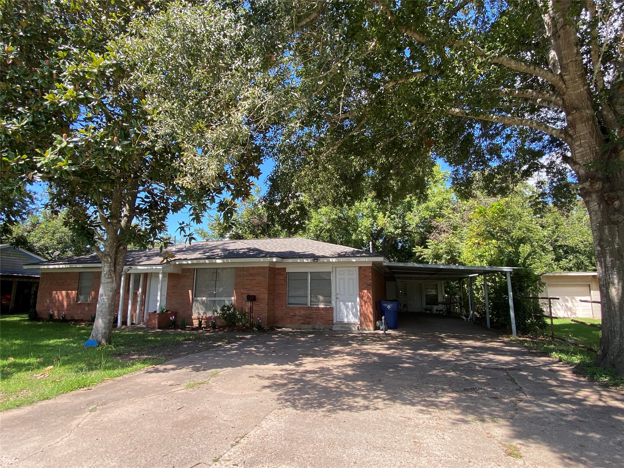 1105 Alice Street Property Photo 11