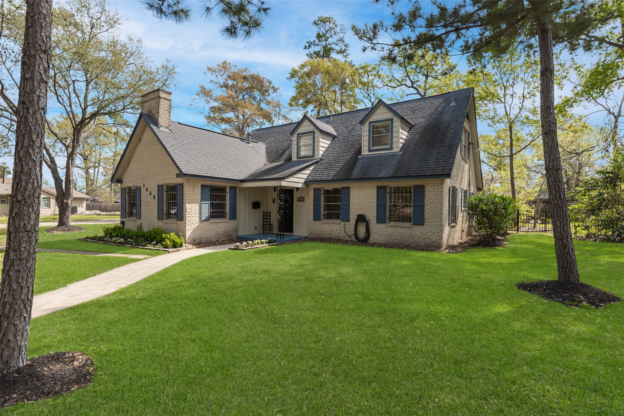 1620 Shady Oaks Drive Property Photo