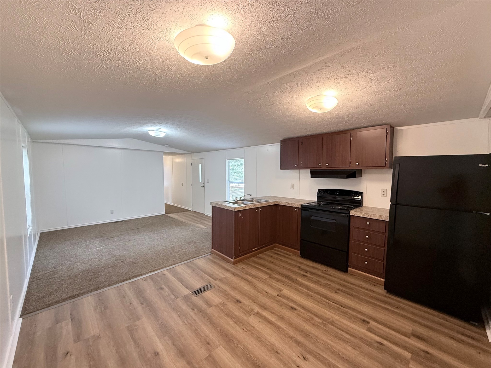 386 Ithica Property Photo 4