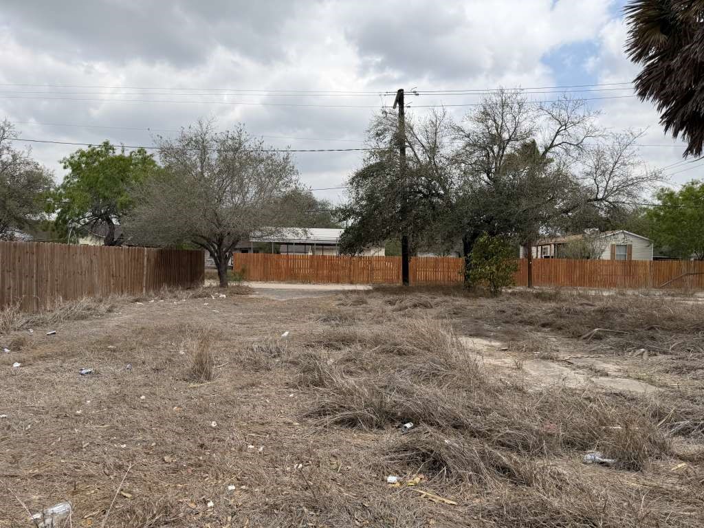 408 W Edward Street Property Photo 5