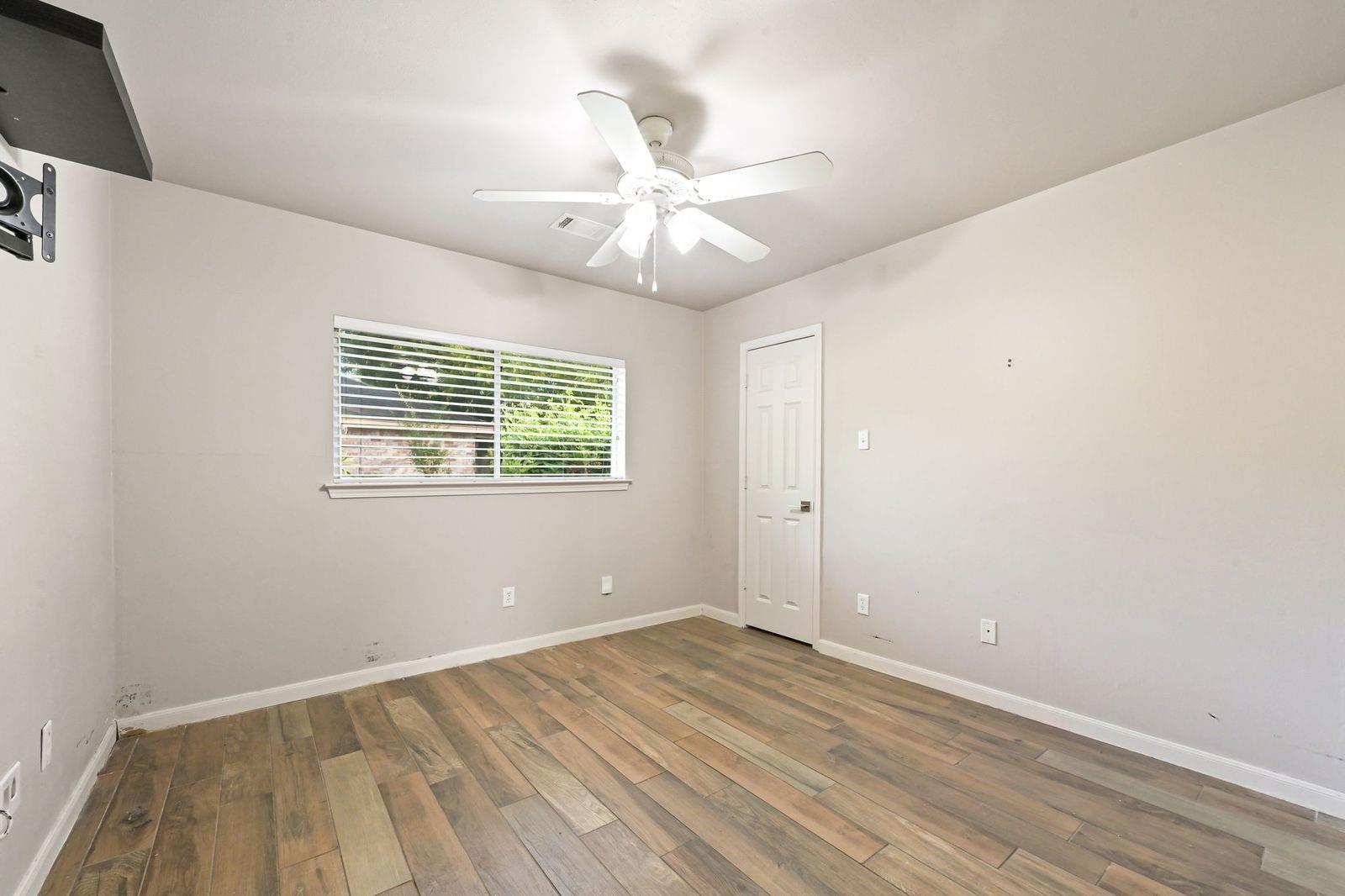 9110 Tooley Drive Property Photo 17