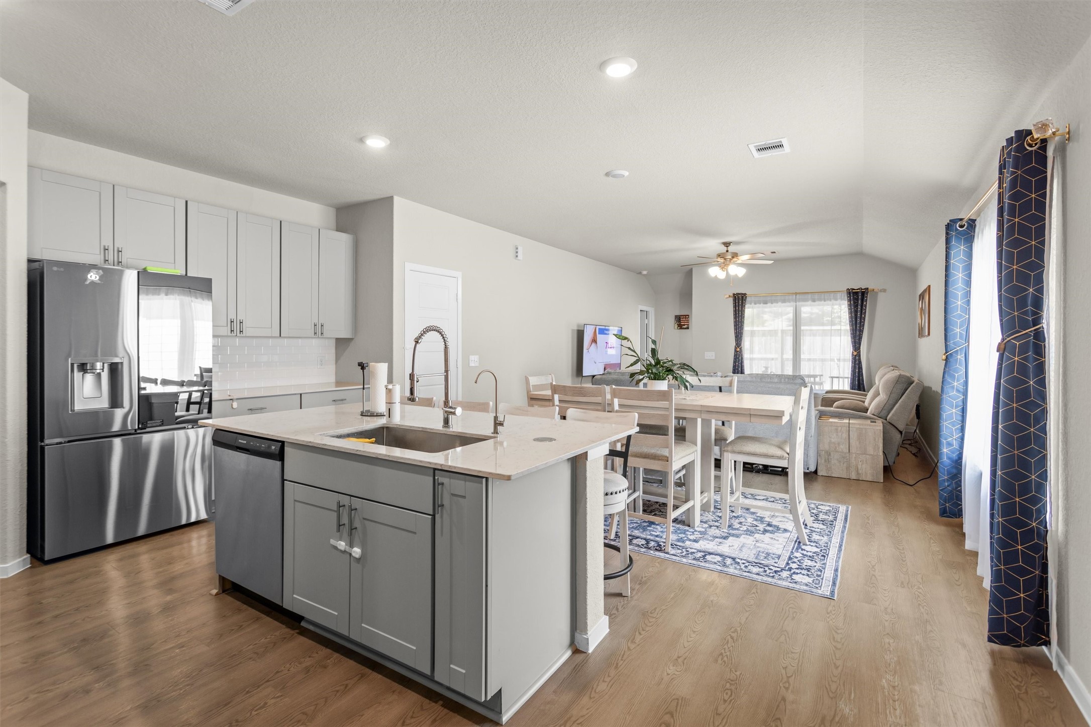 1721 Lofty Cedar Court Property Photo 4