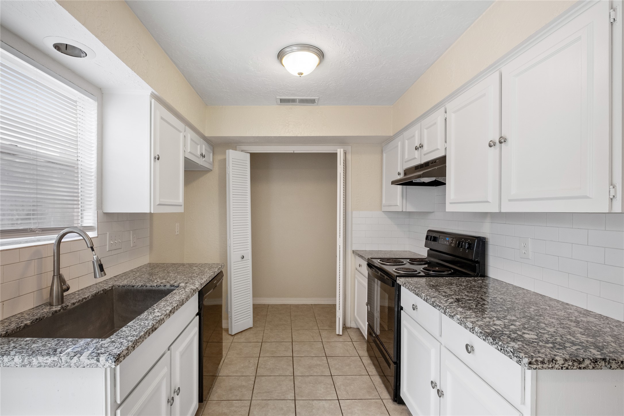 14759 Perthshire Road Property Photo 3