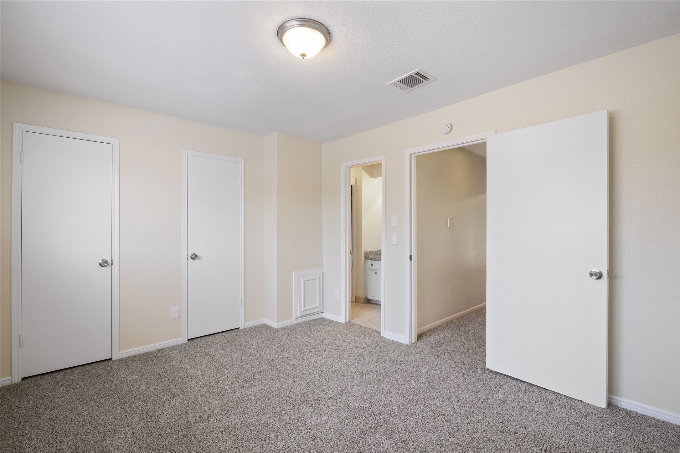 14759 Perthshire Road Property Photo 5