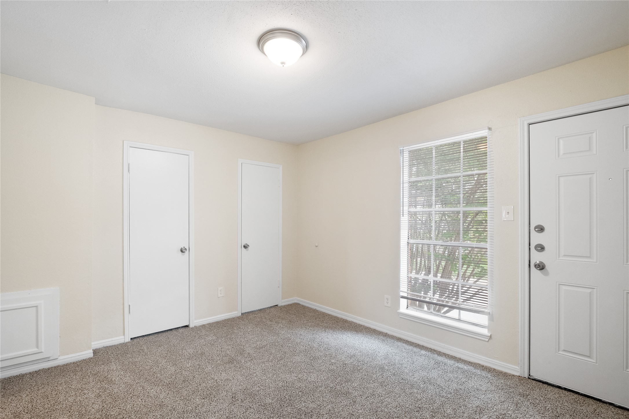 14759 Perthshire Road Property Photo 6