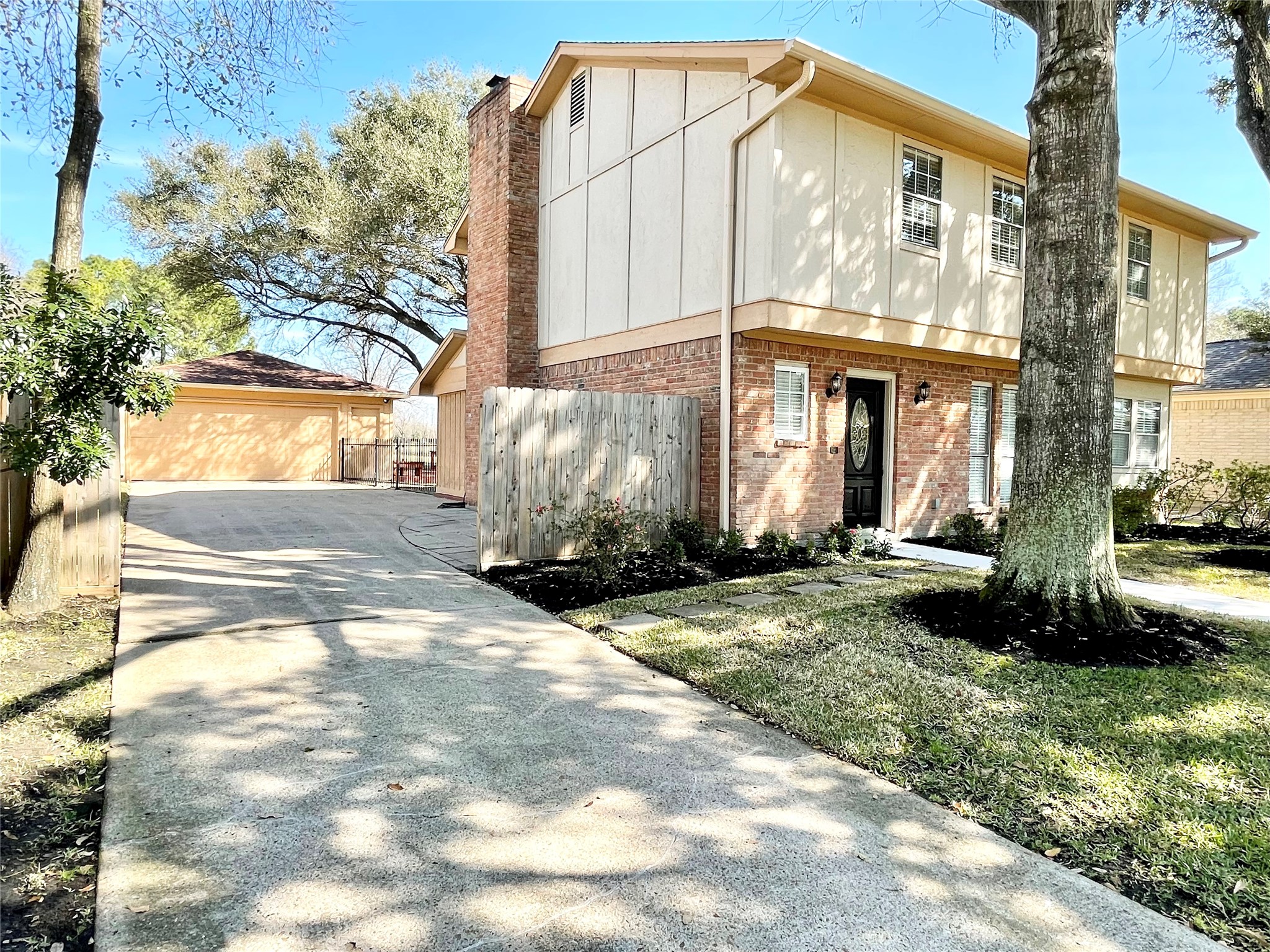 15006 Elmont Drive Property Photo 3