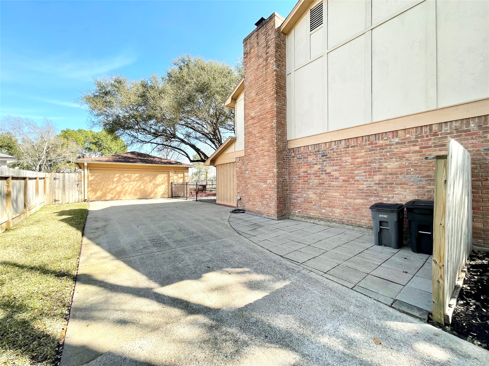 15006 Elmont Drive Property Photo 4