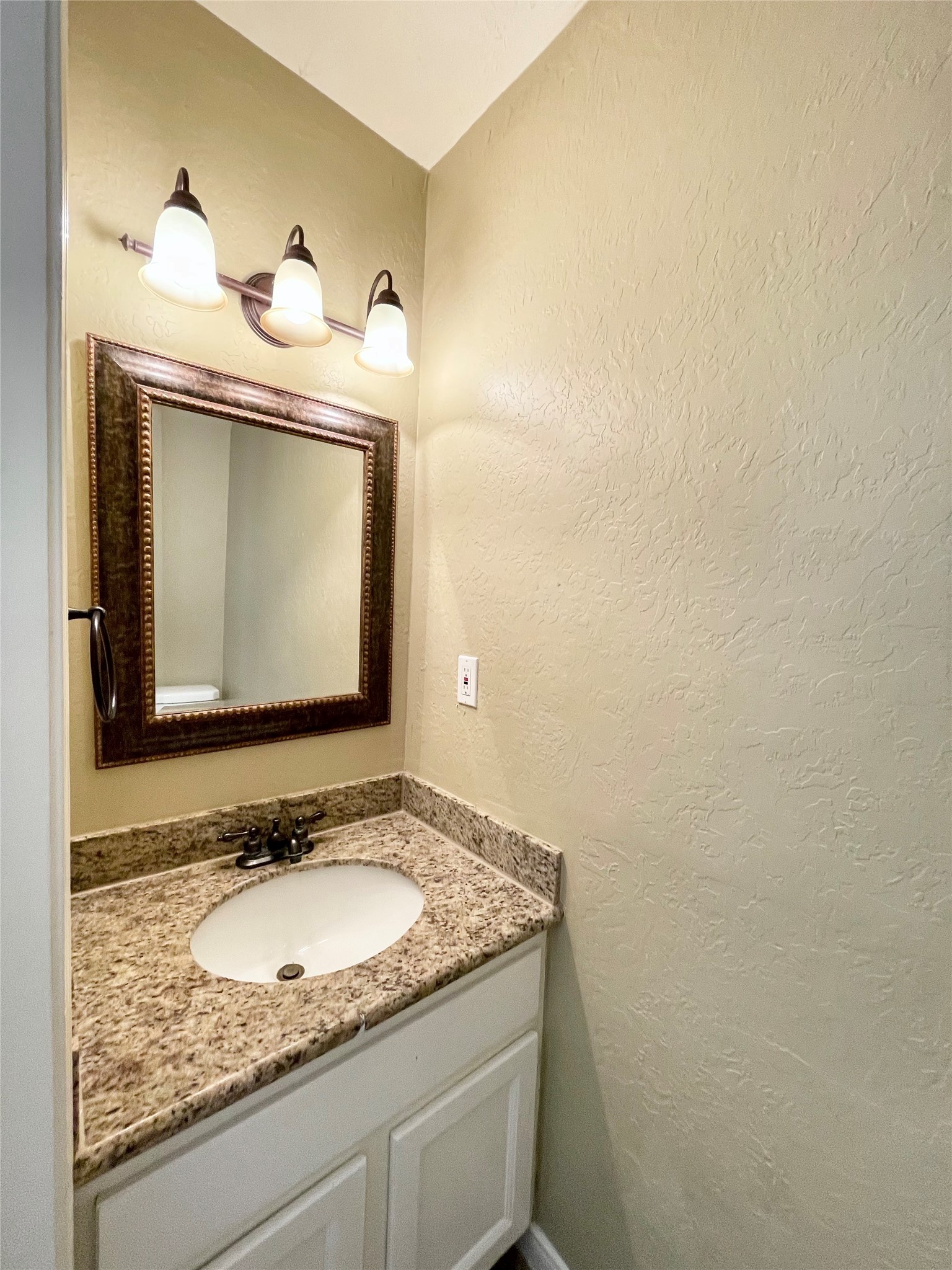 15006 Elmont Drive Property Photo 29