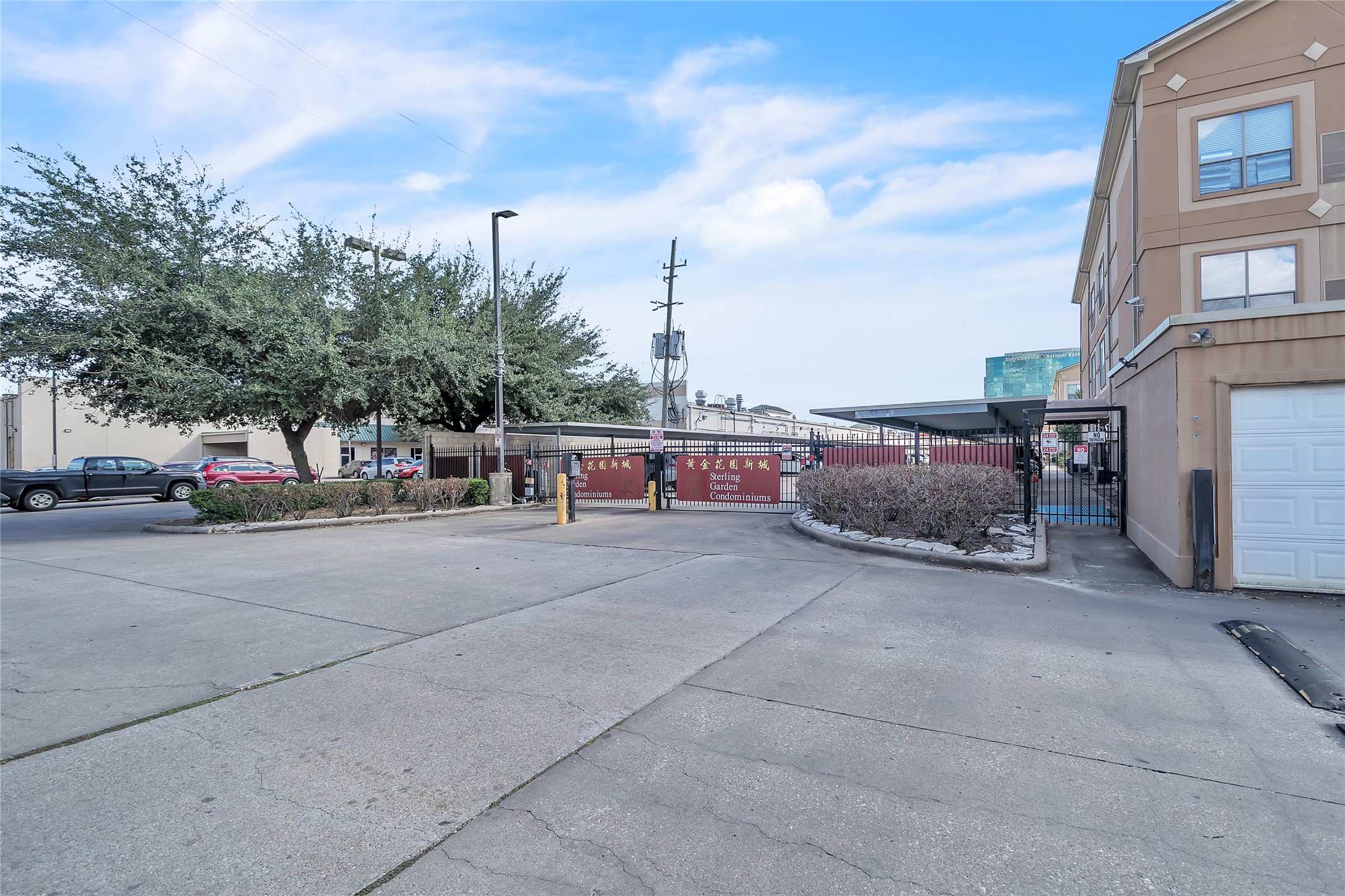 6633 W Sam Houston Parkway S 1g Property Photo 1