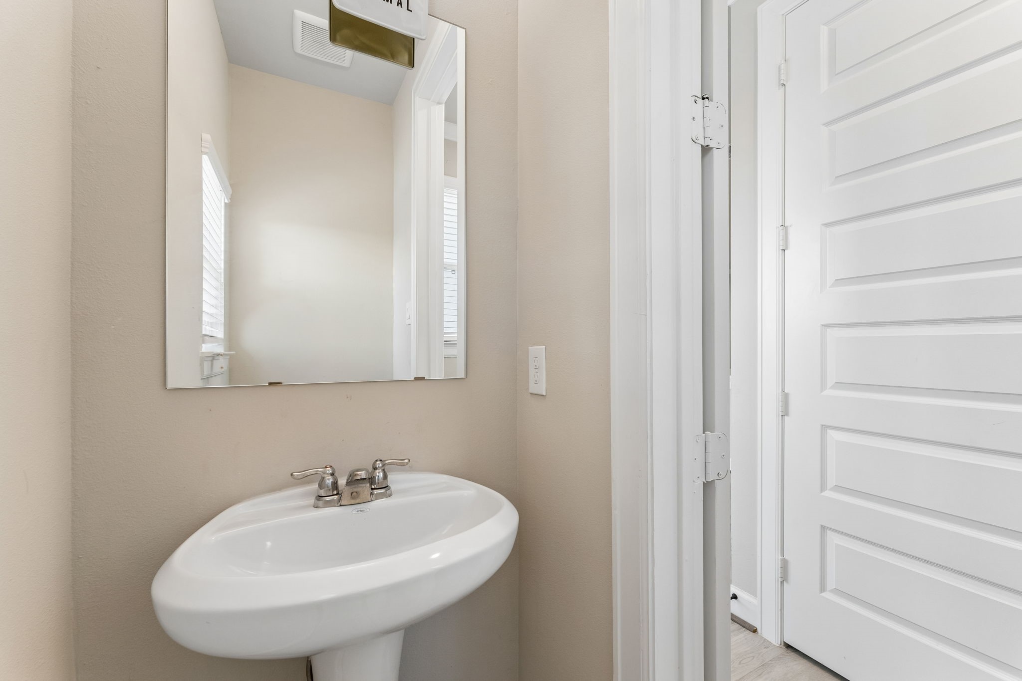 3017 Ventas Drive Property Photo 17