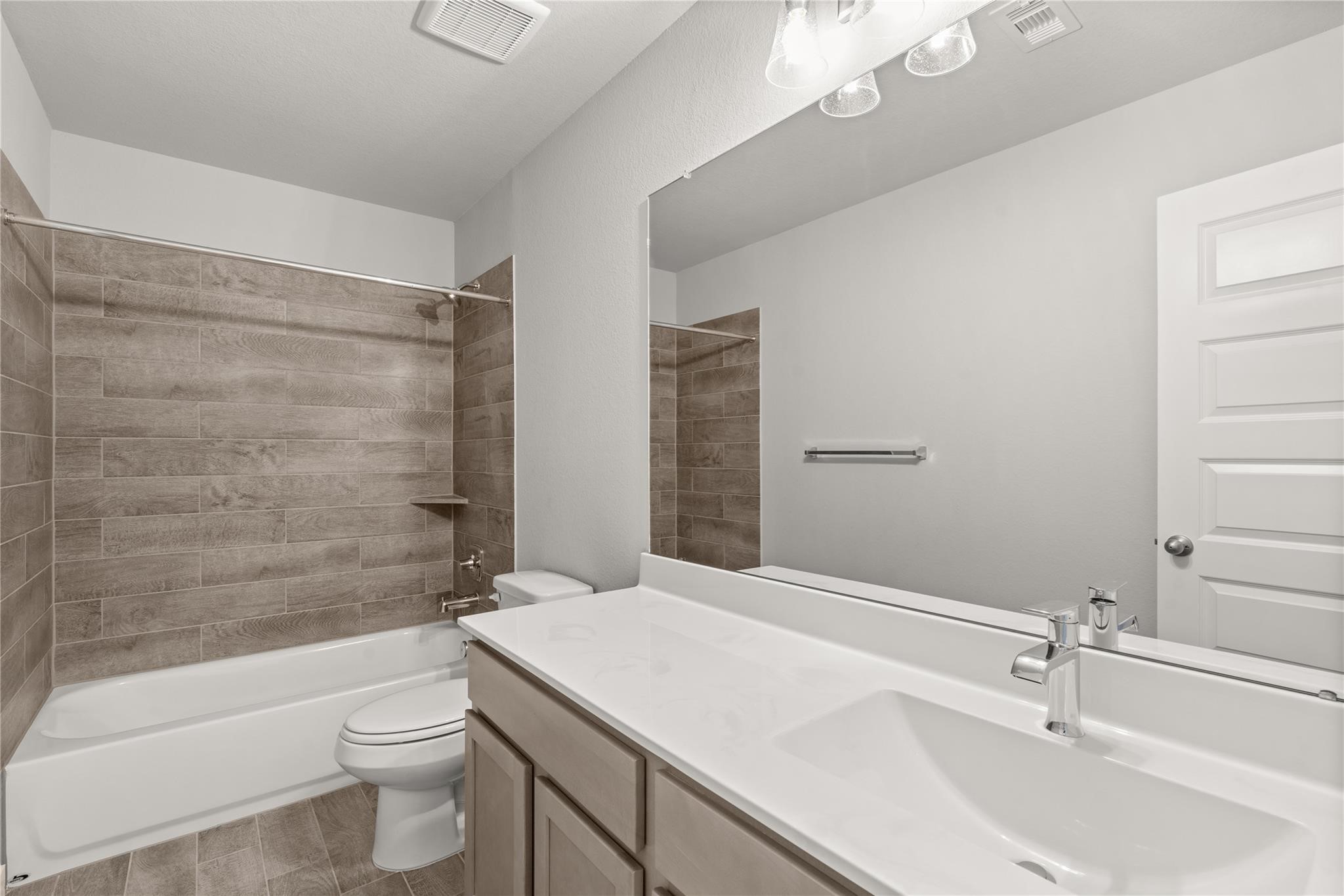 2402 Village Side Trail Property Photo 8