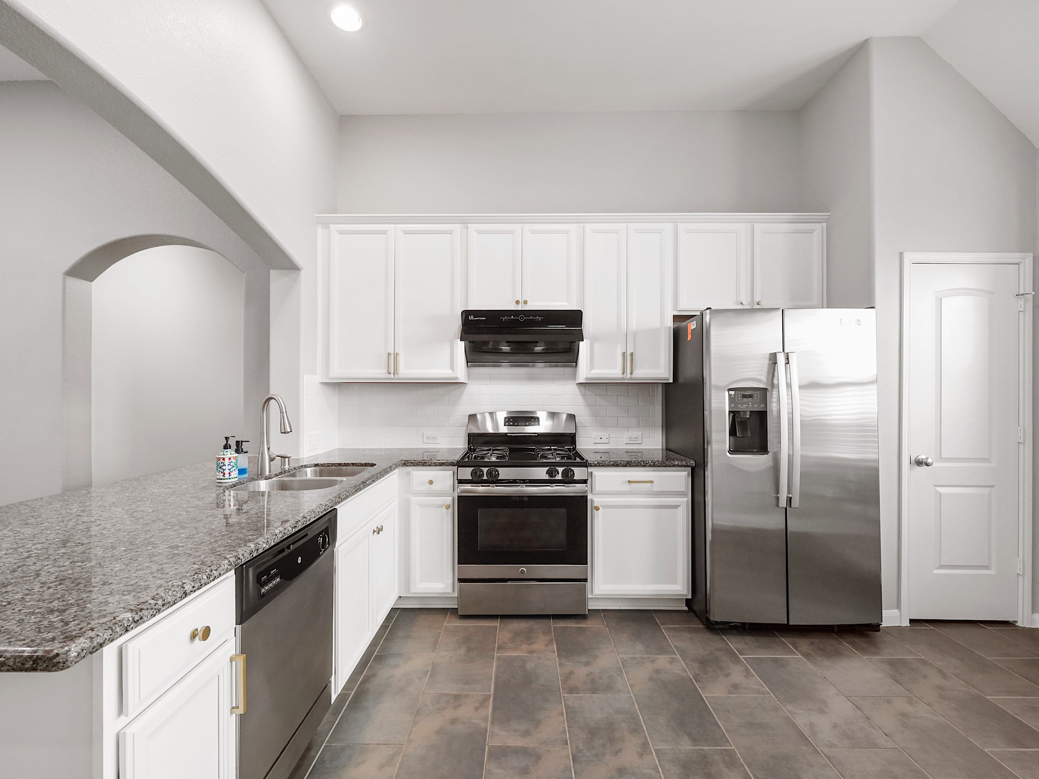 20223 Weeping Pine Way Property Photo 9