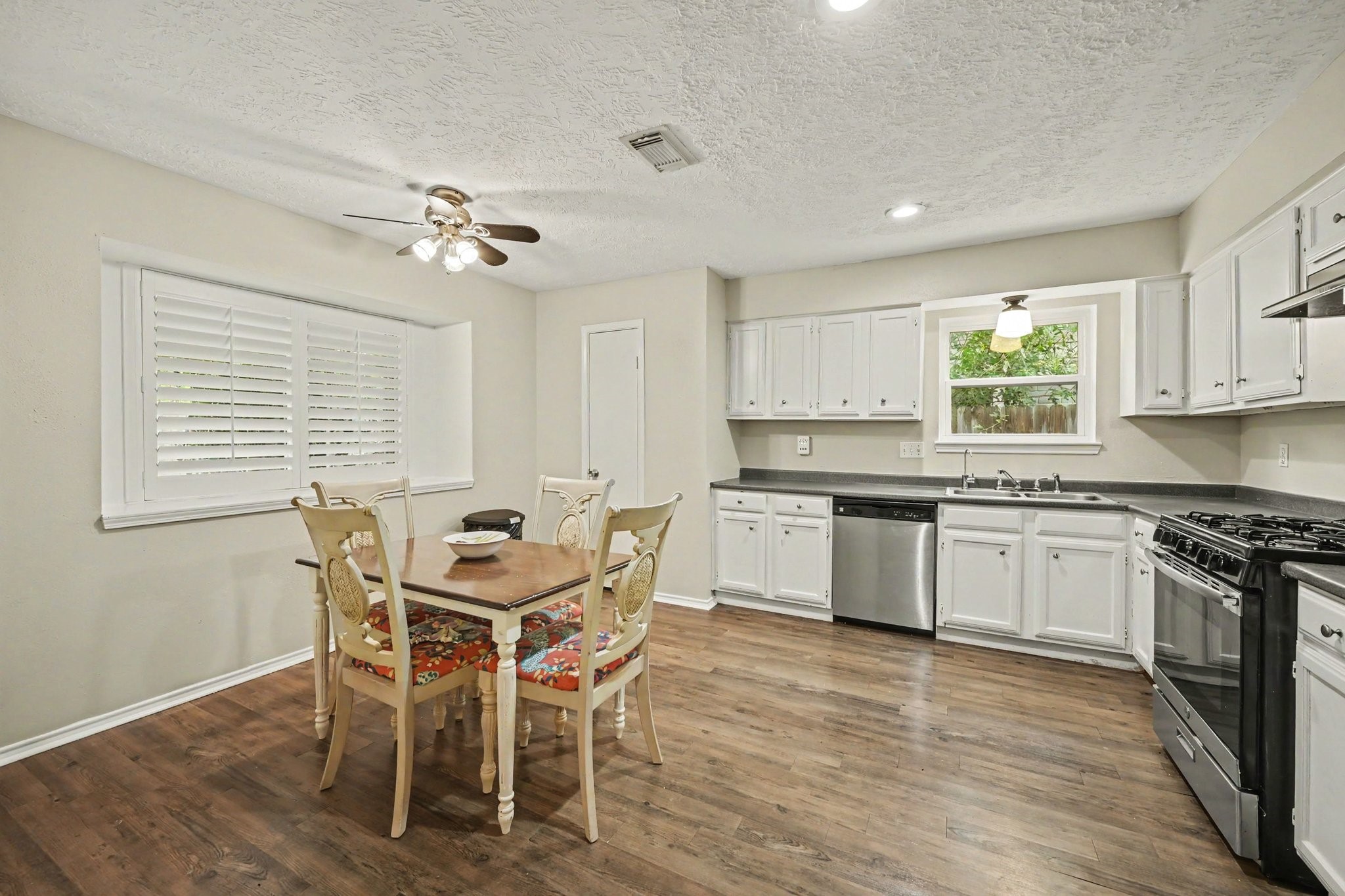 12210 Taylors Crossing Drive Property Photo 6