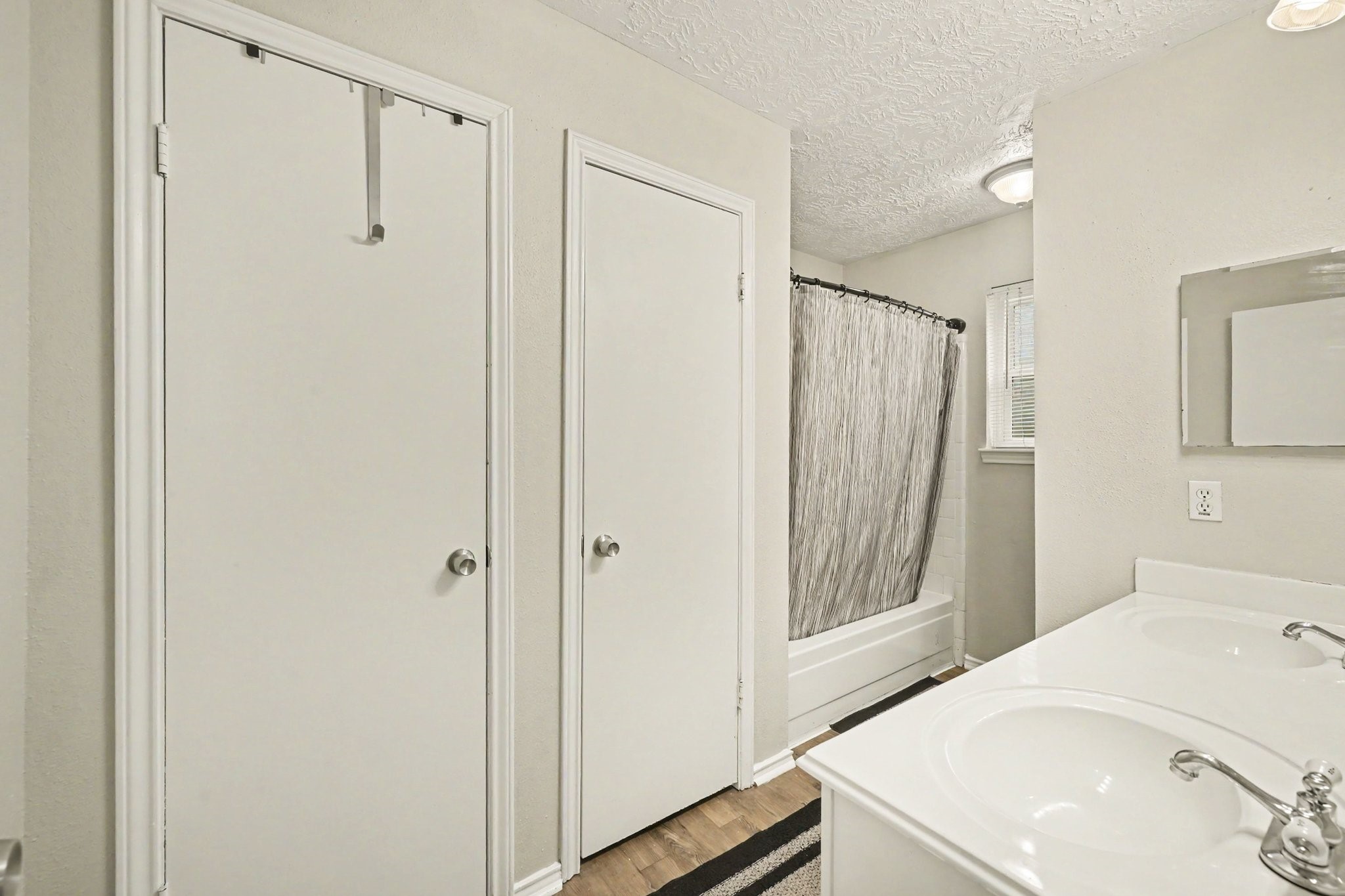 12210 Taylors Crossing Drive Property Photo 14