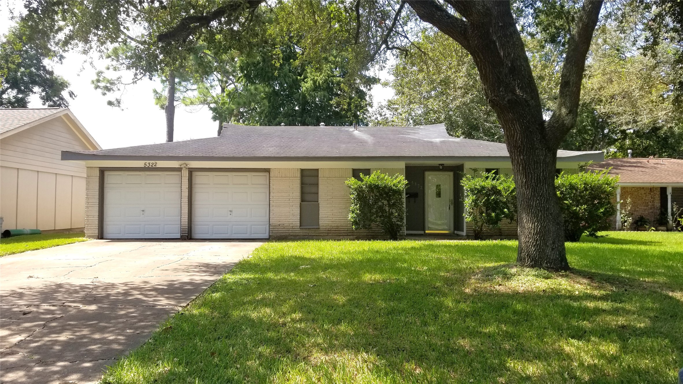 5322 Royal Oak Drive Property Photo 1