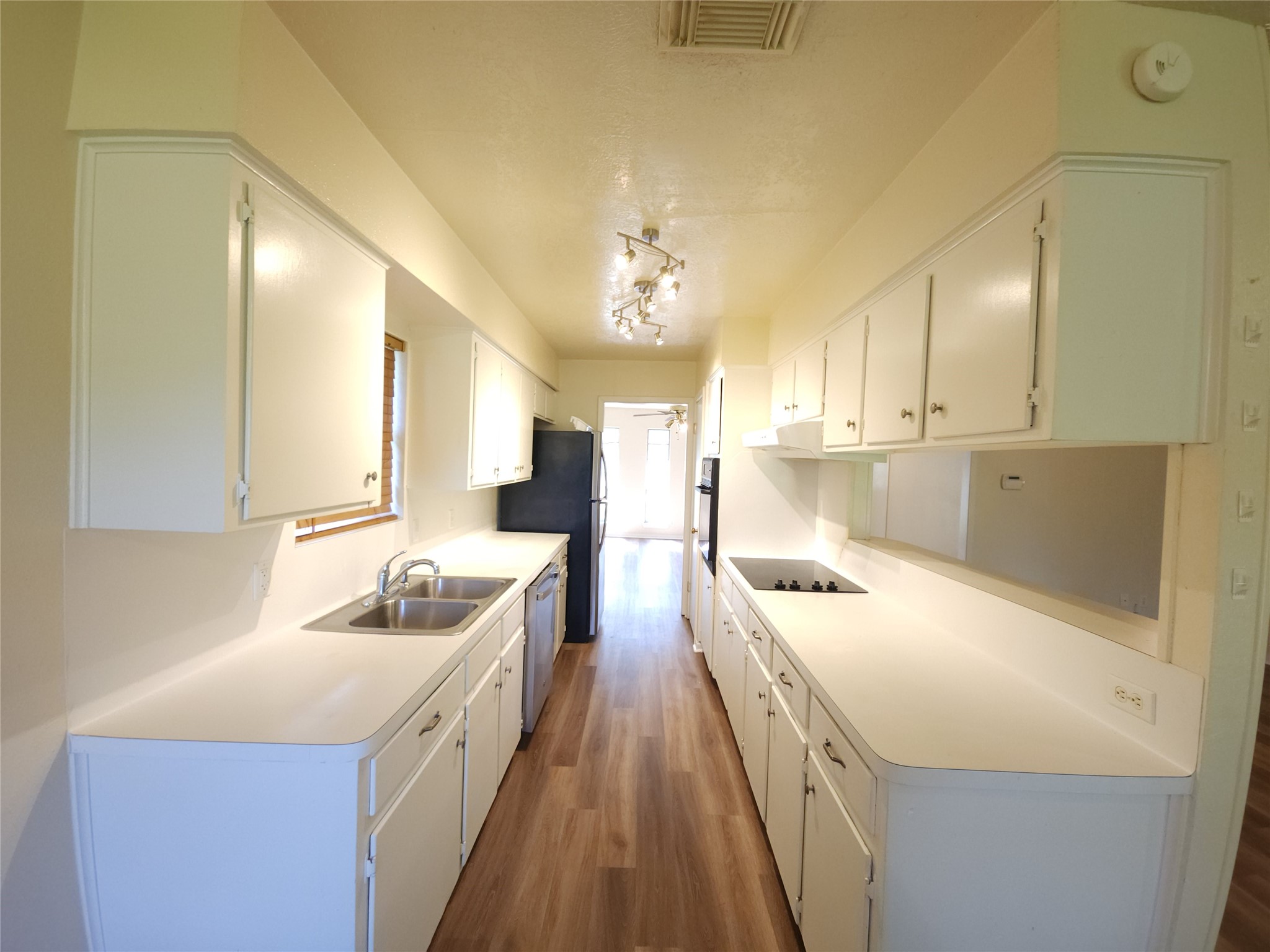 5322 Royal Oak Drive Property Photo 6