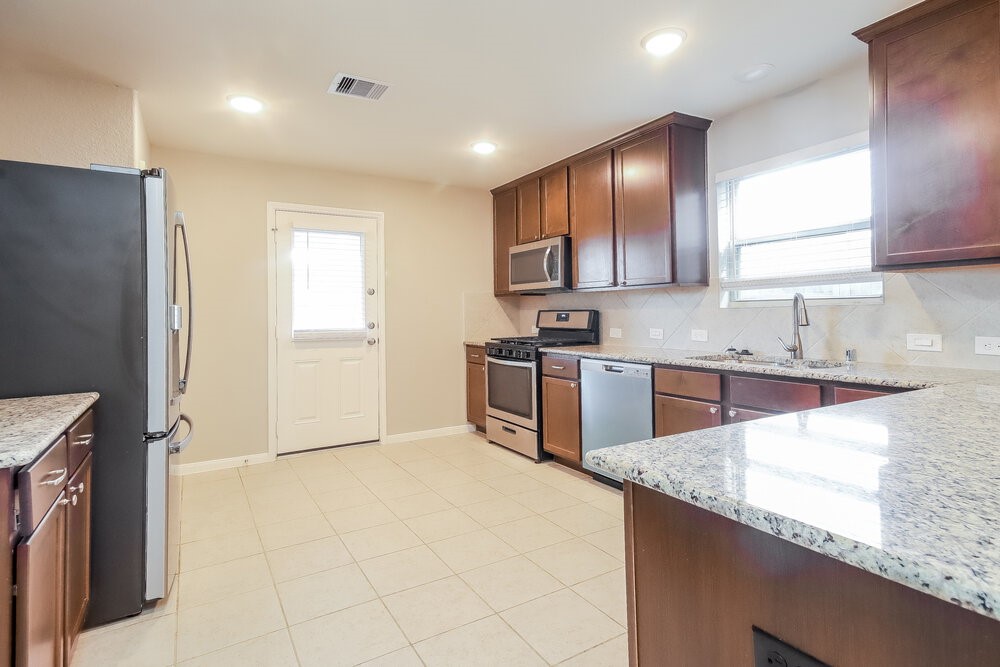 5107 Gulf Stream Lane Property Photo 9