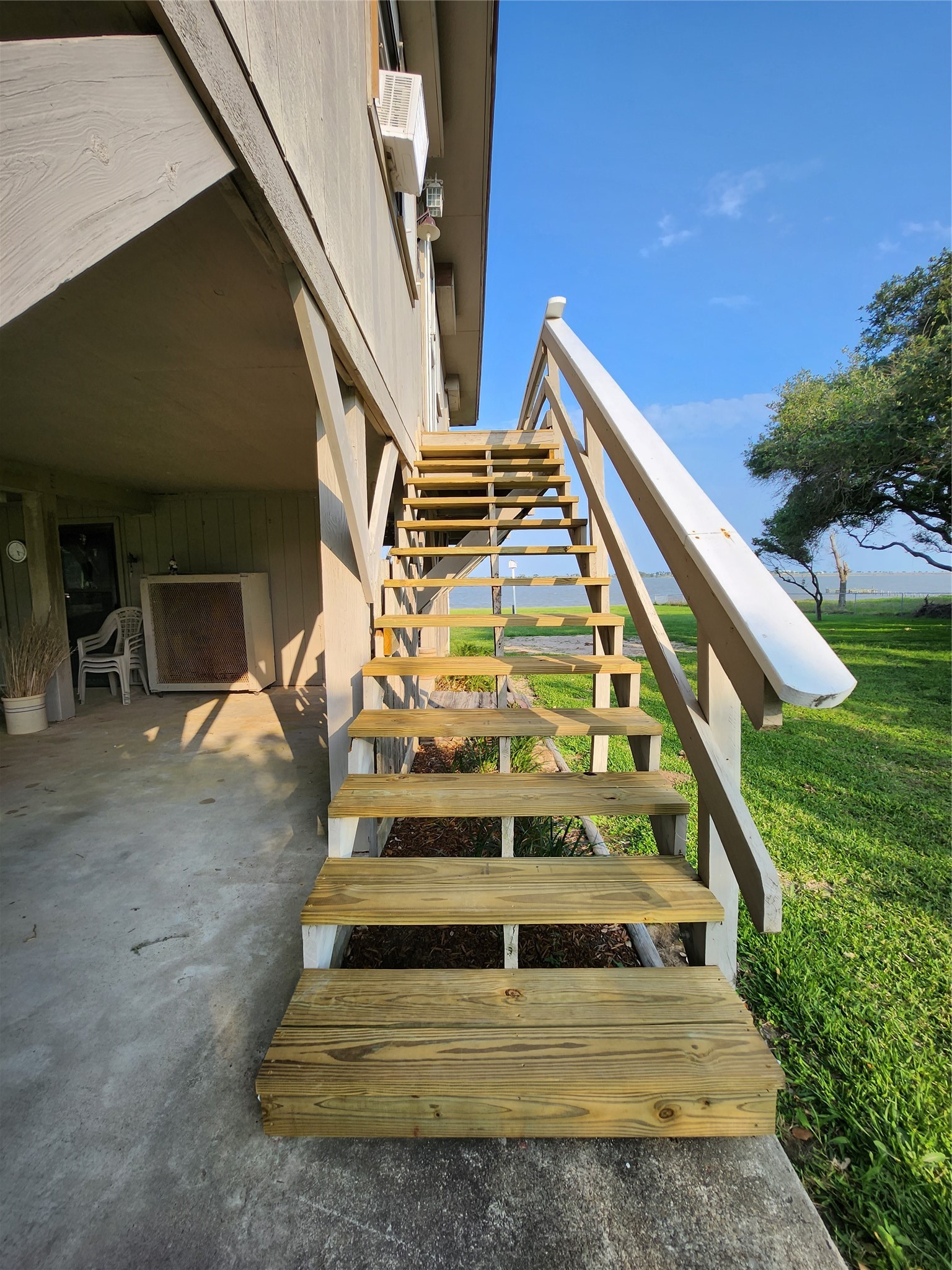 2182 W Bayshore Drive Property Photo 4