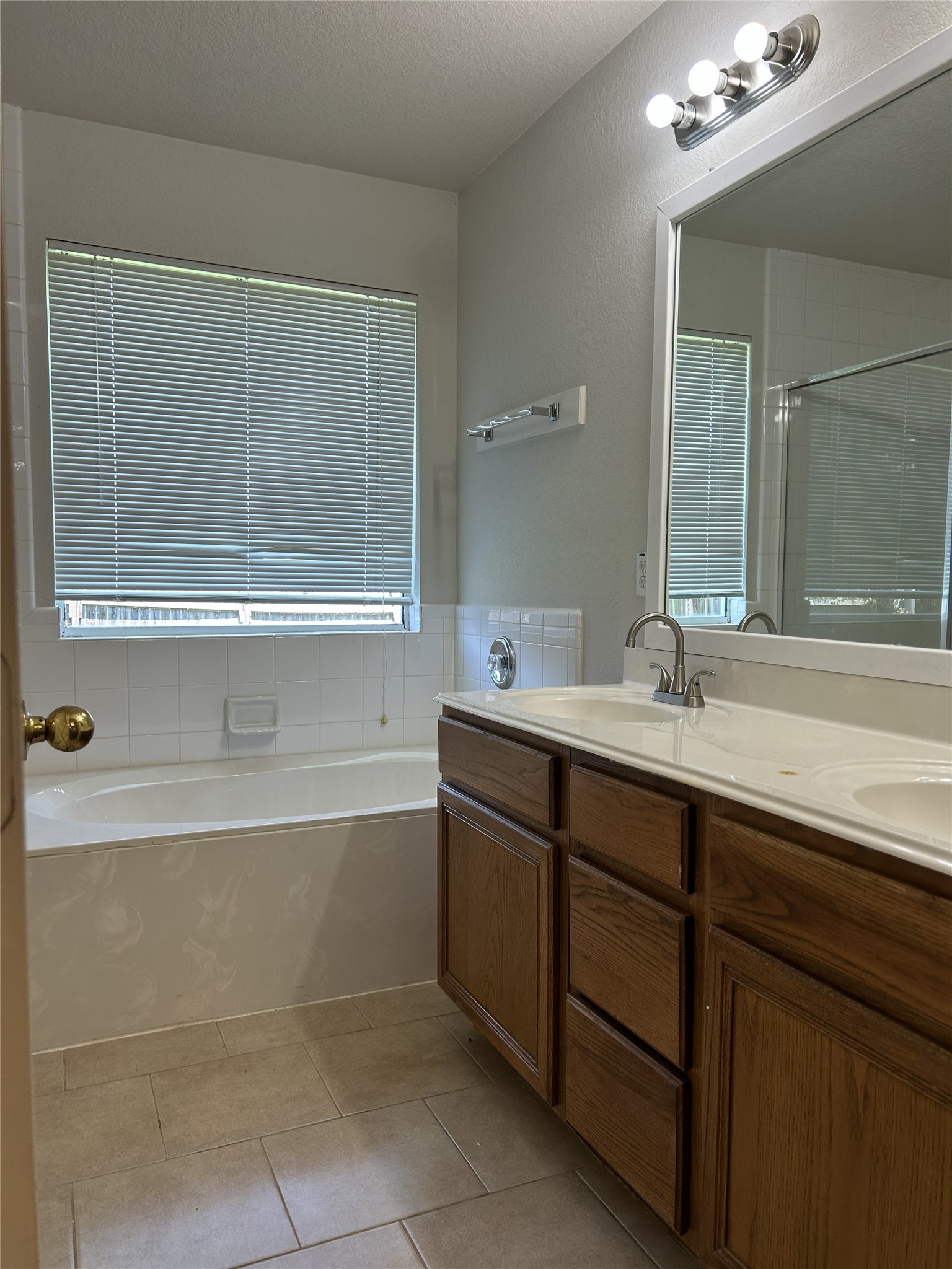 1006 Magnolia Dale Drive Property Photo 16