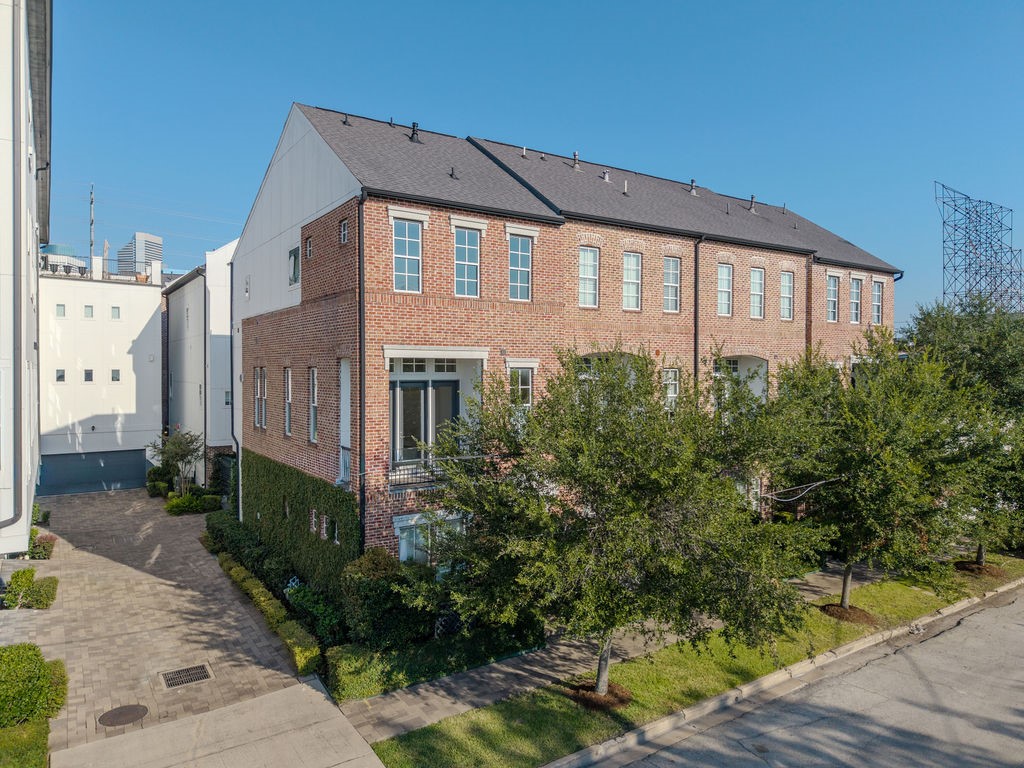 1030 Live Oak Street Property Photo 1