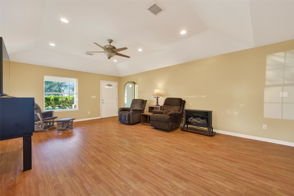 12415 Roesler Road Property Photo 6