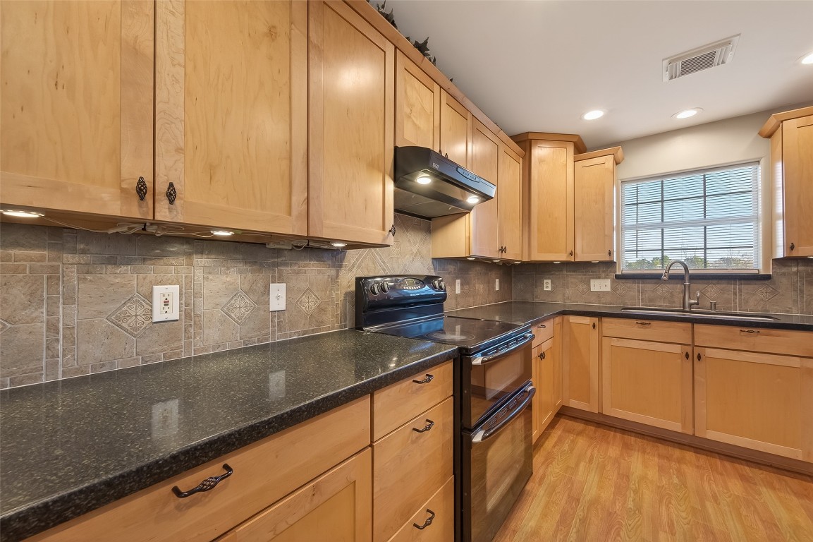 12415 Roesler Road Property Photo 11