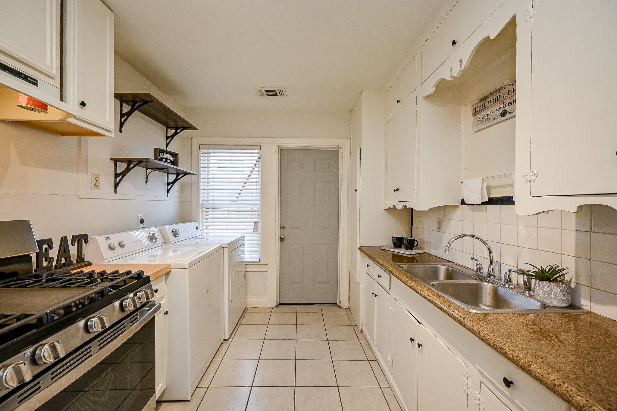 1804 1/2 Summer Street Property Photo 5