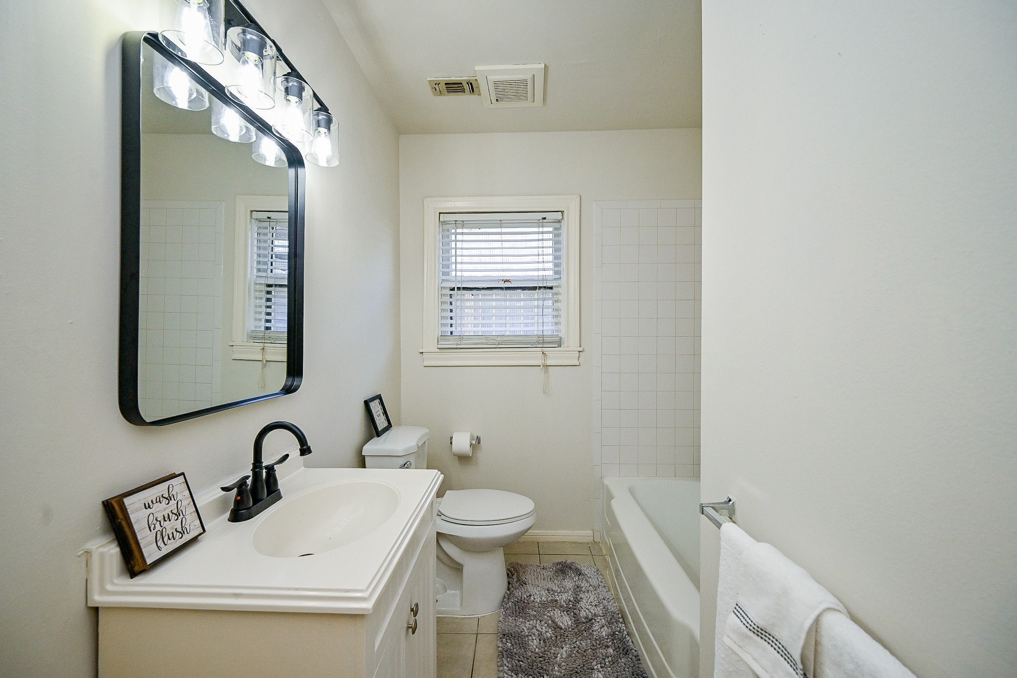 1804 1/2 Summer Street Property Photo 11