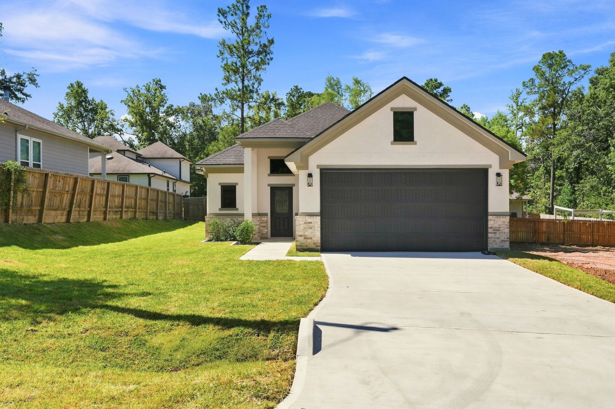 3020 Apache Street Property Photo 1