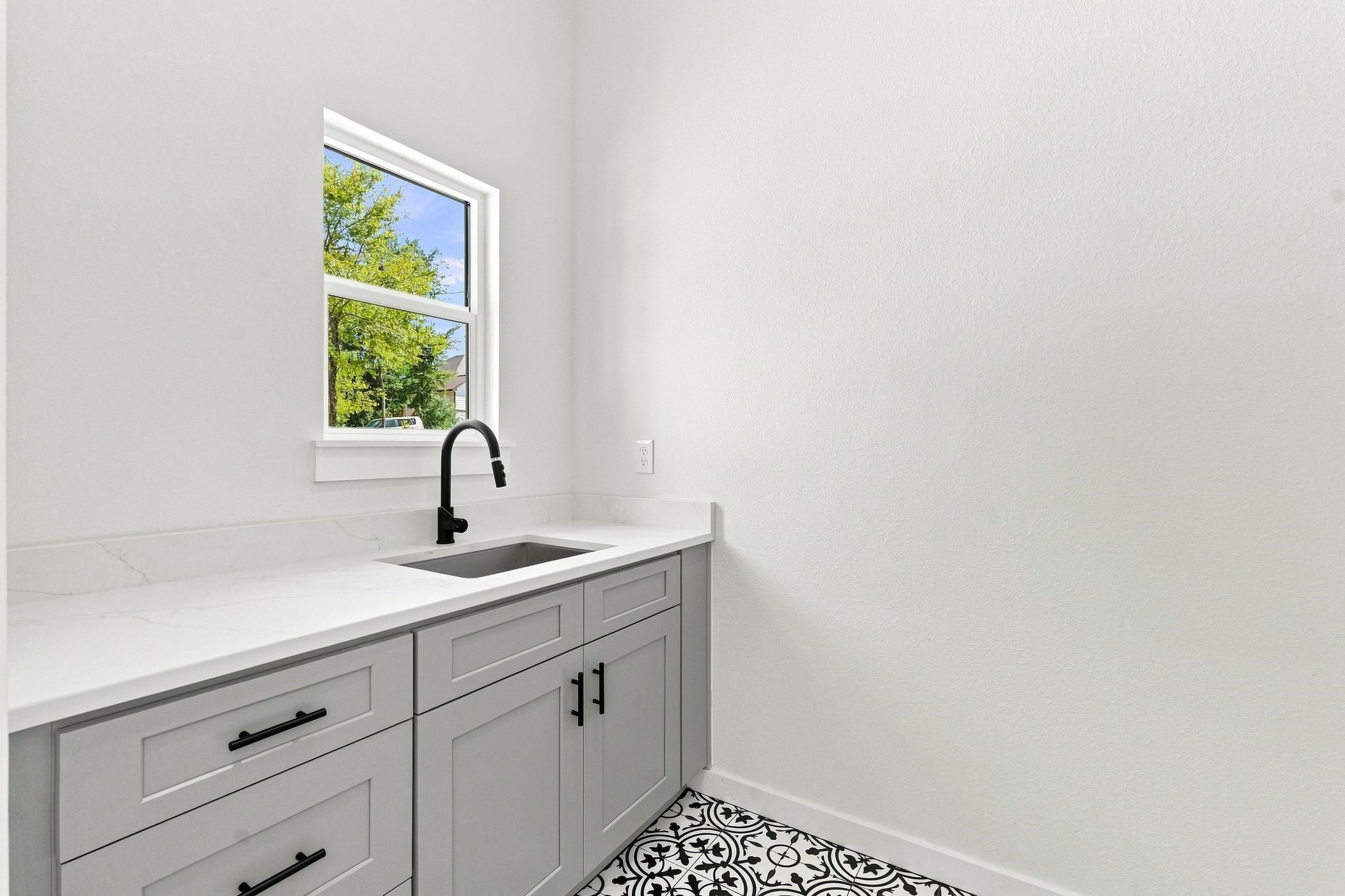 3020 Apache Street Property Photo 24