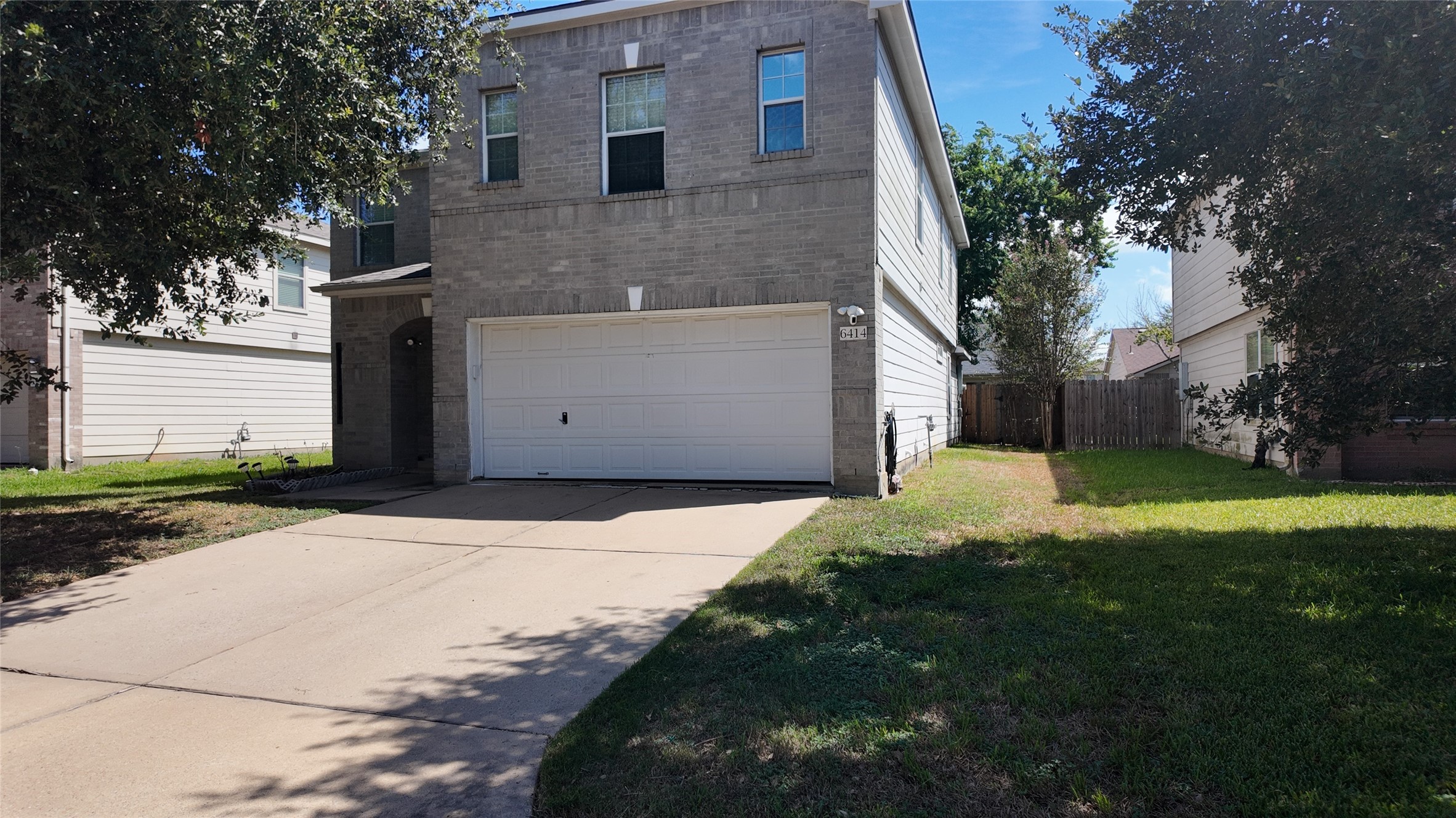 6414 Warfield Lane Property Photo 3