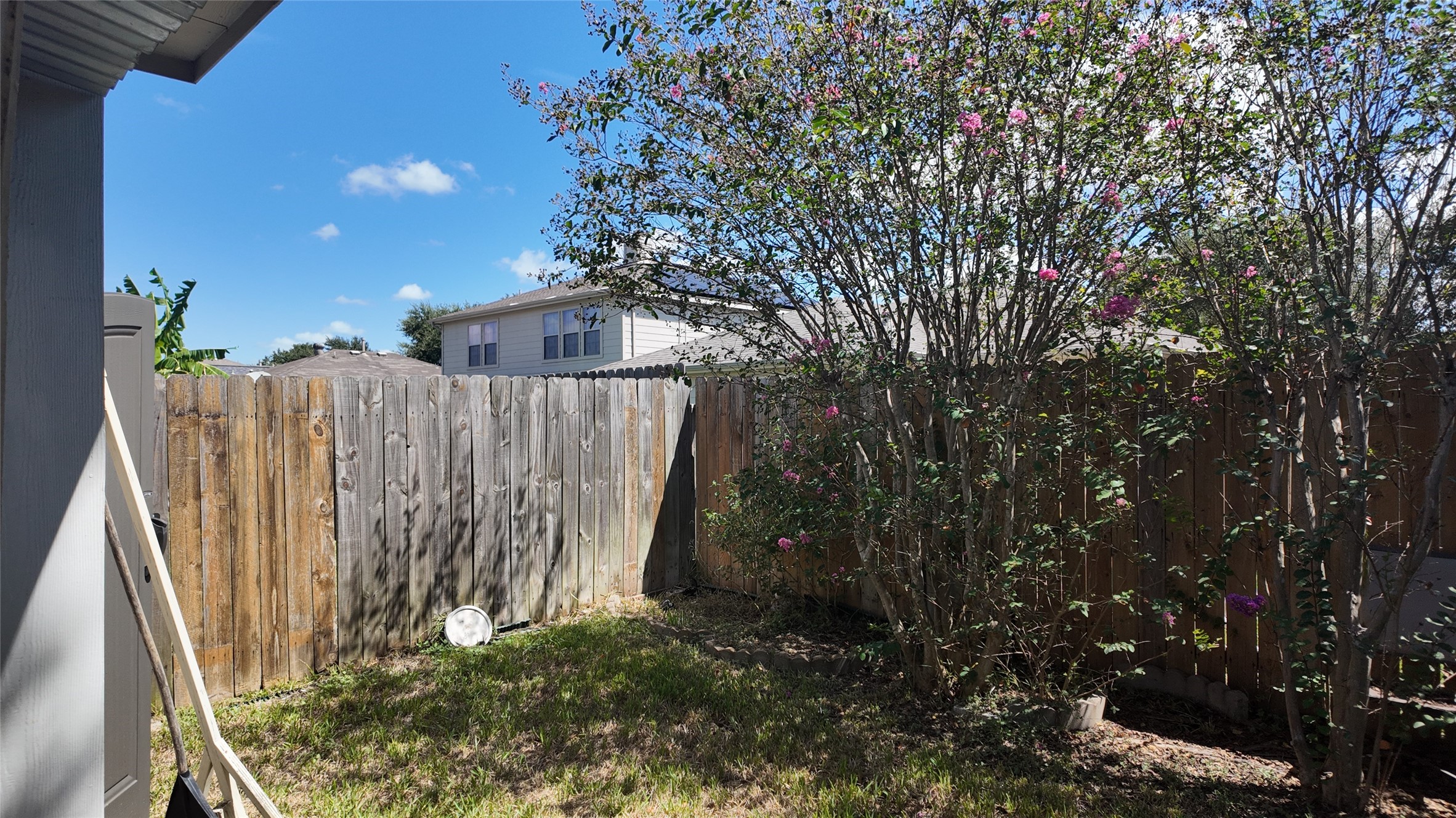 6414 Warfield Lane Property Photo 8