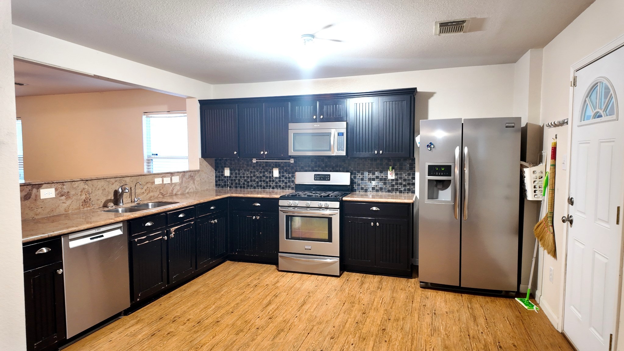 6414 Warfield Lane Property Photo 8