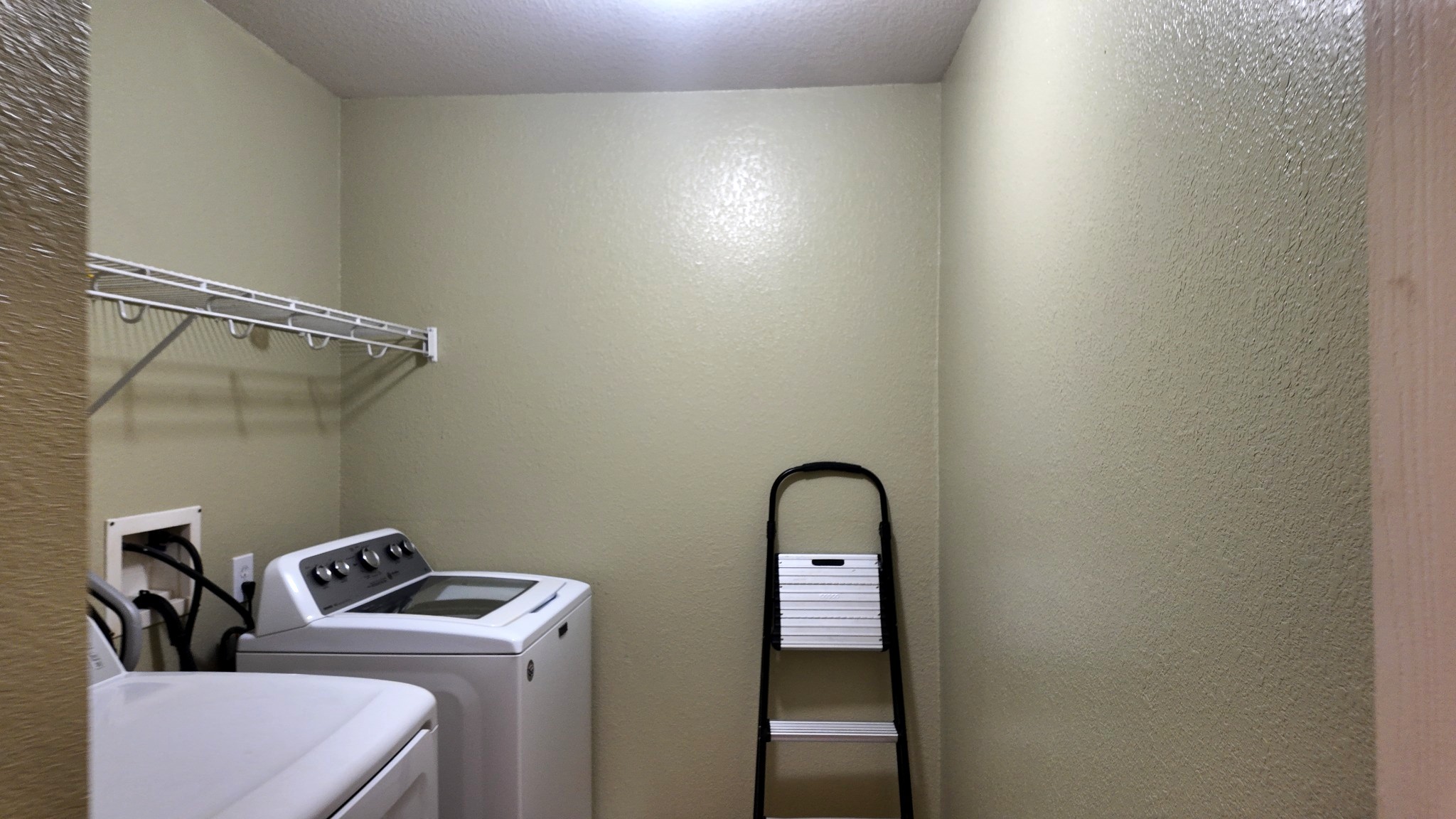 6414 Warfield Lane Property Photo 13