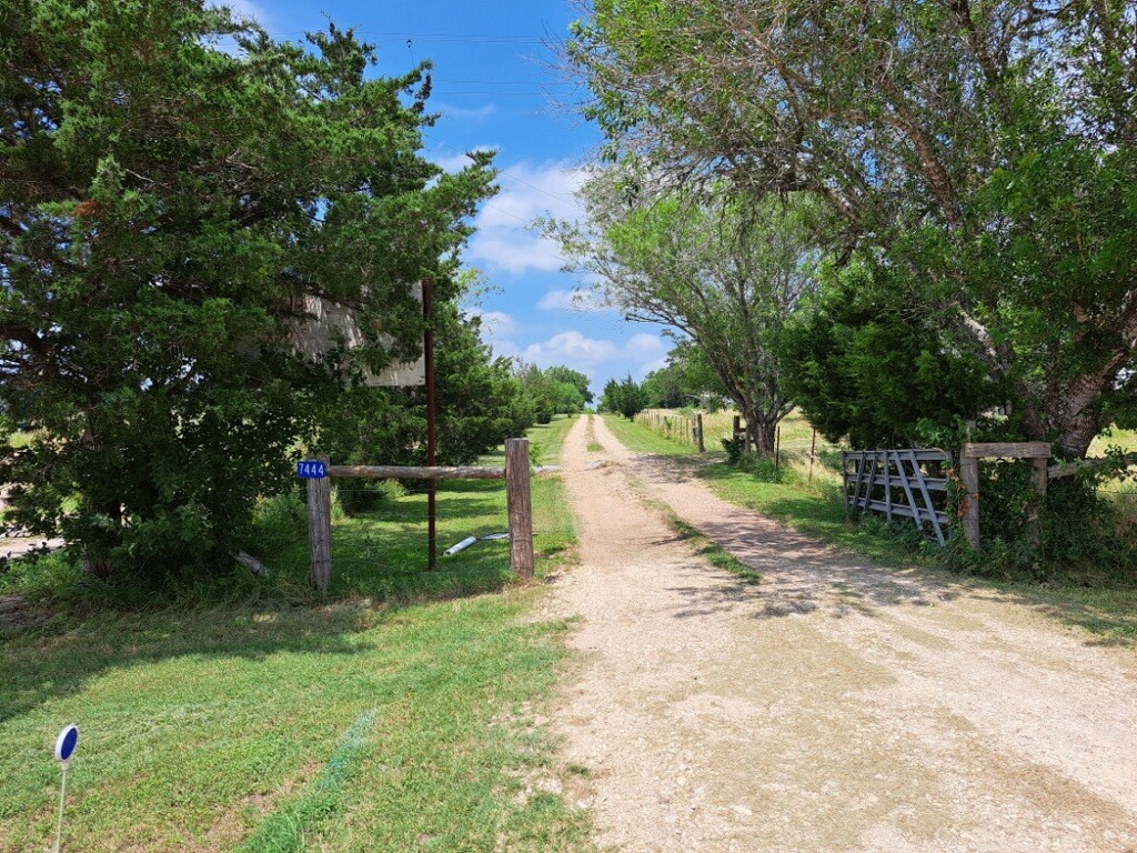 7442 W State Highway 159