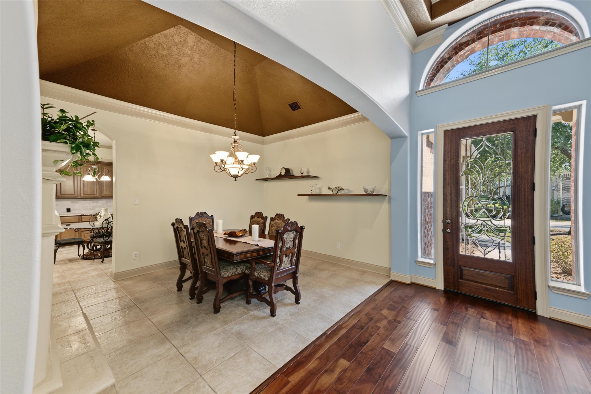 1219 Hamlet Way Property Photo 5