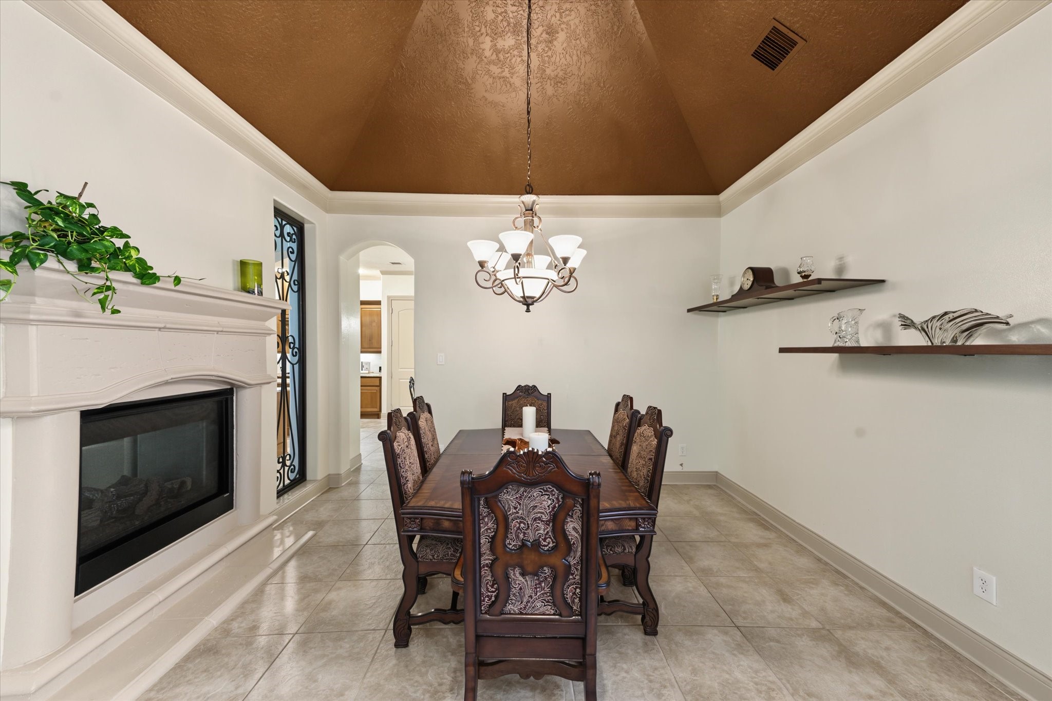 1219 Hamlet Way Property Photo 6