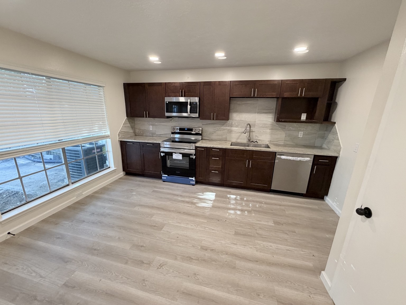 9506 Wellsworth Drive Property Photo 6