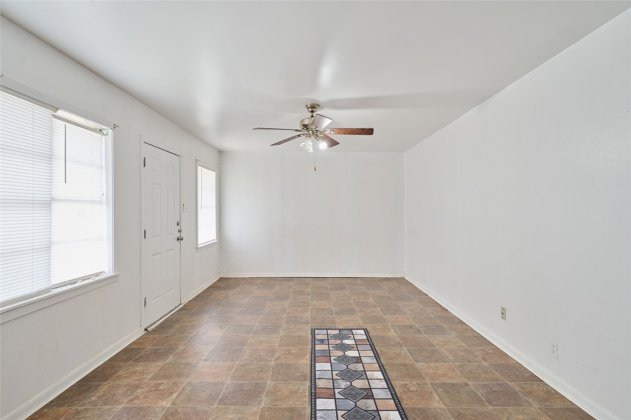 203 Paul Knox Street Property Photo 6