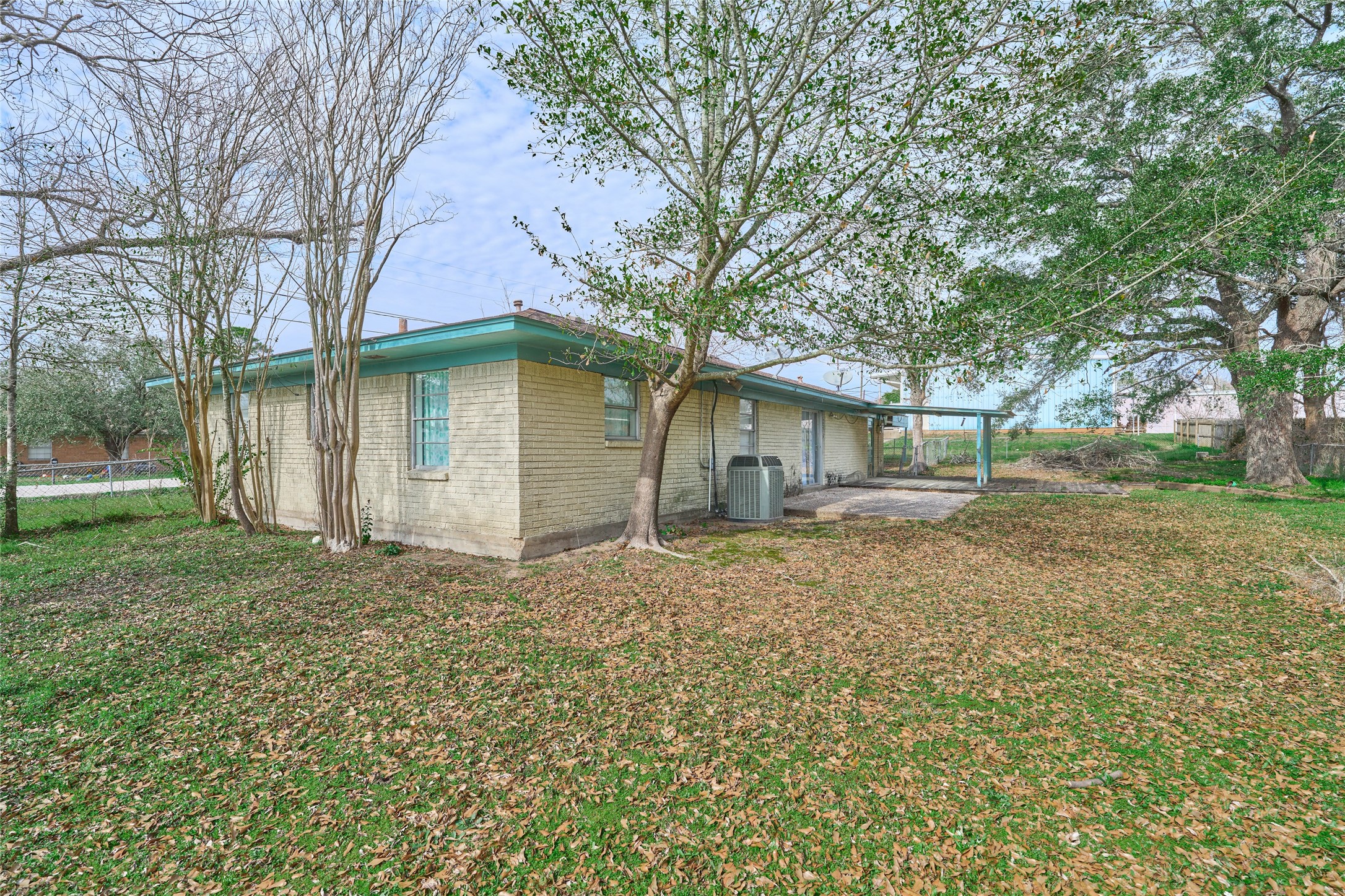203 Paul Knox Street Property Photo 33