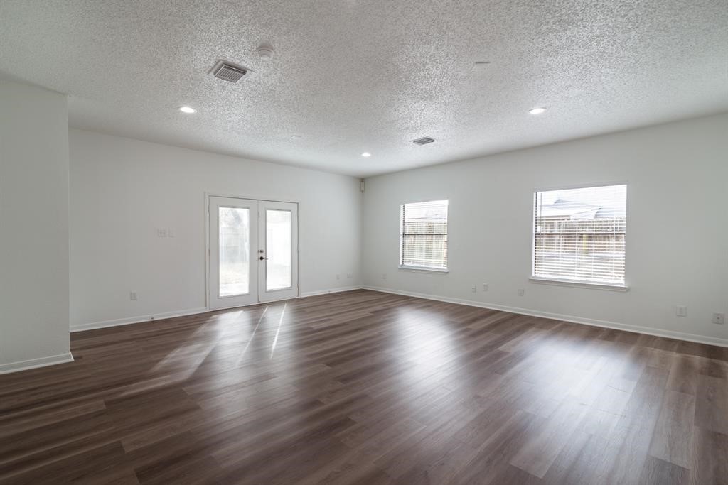 1030 Wentworth Drive Property Photo 6