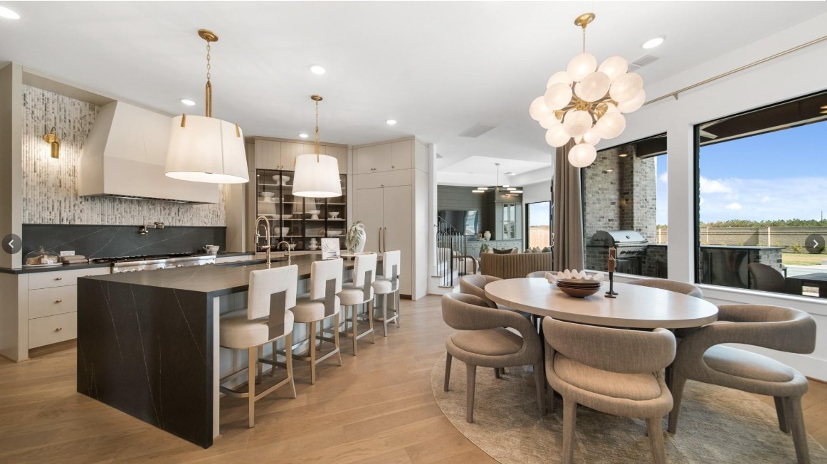 20703 Via Antonella Property Photo 2