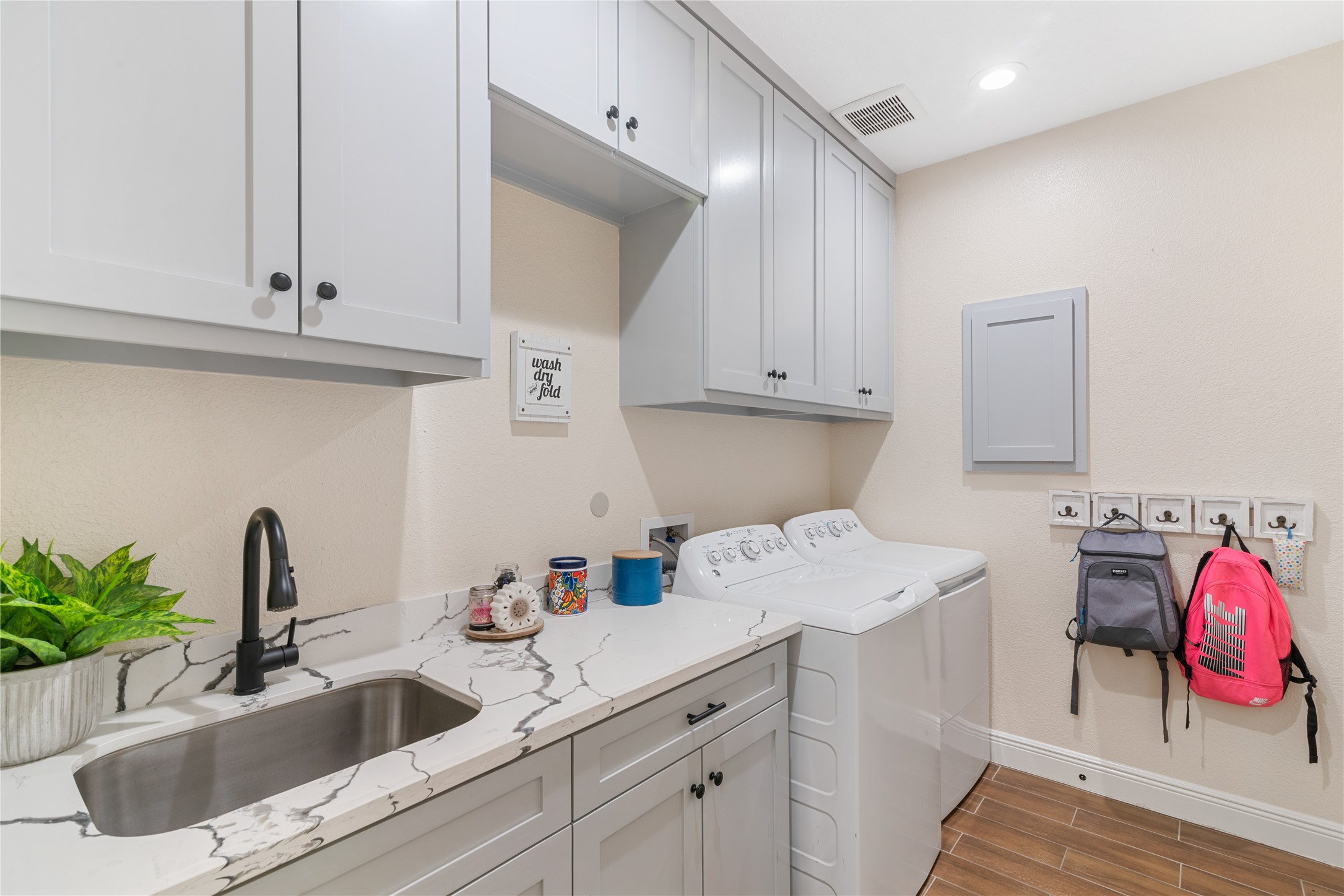 40211 Garwood Court Property Photo 14