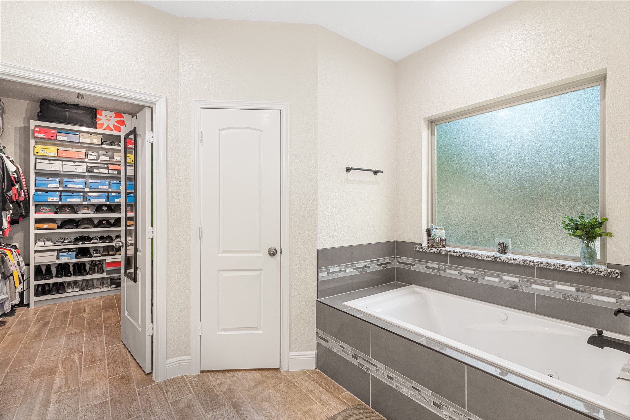 40211 Garwood Court Property Photo 19