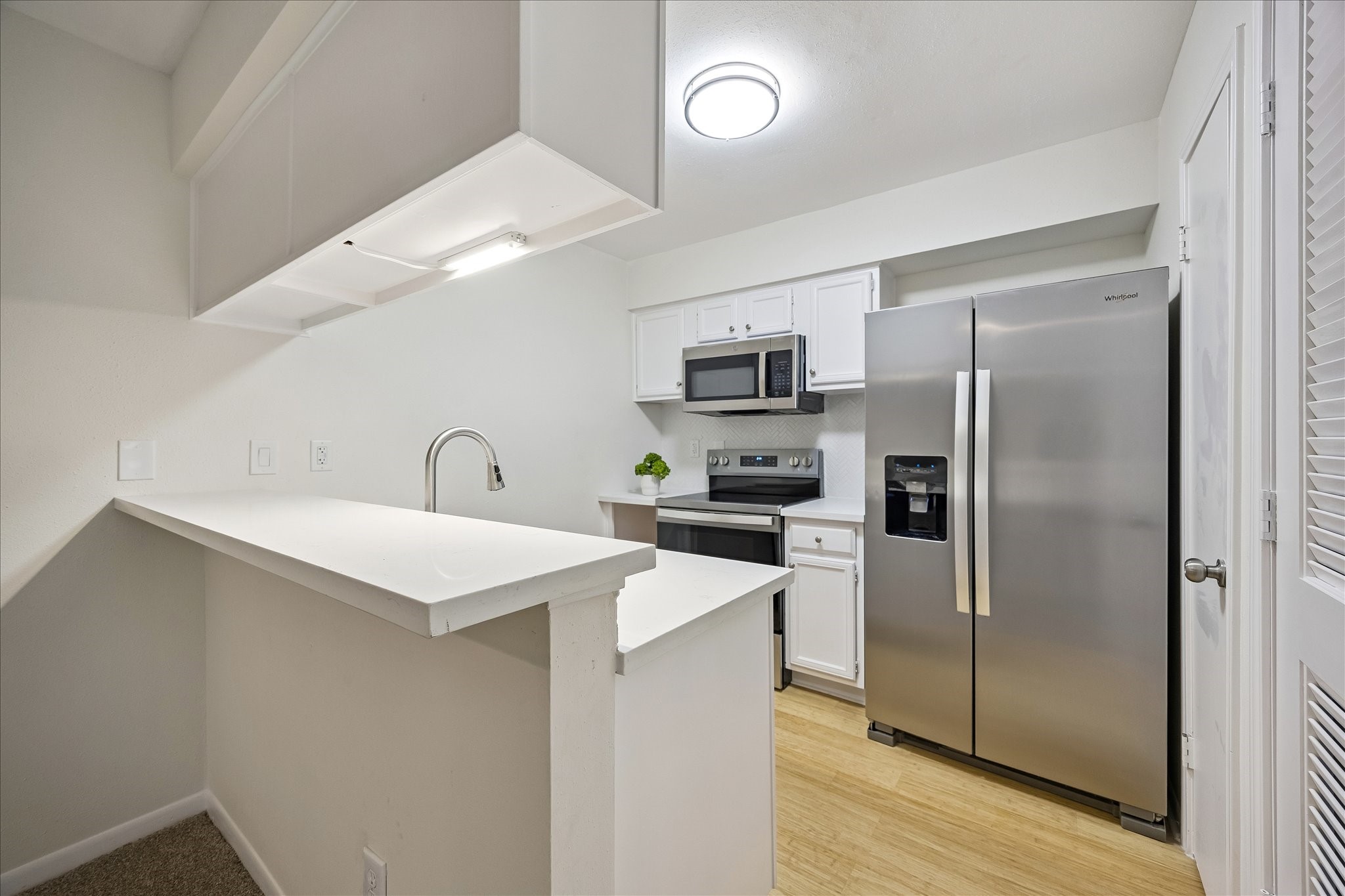 1601 S Shepherd Drive 280 Property Photo 13