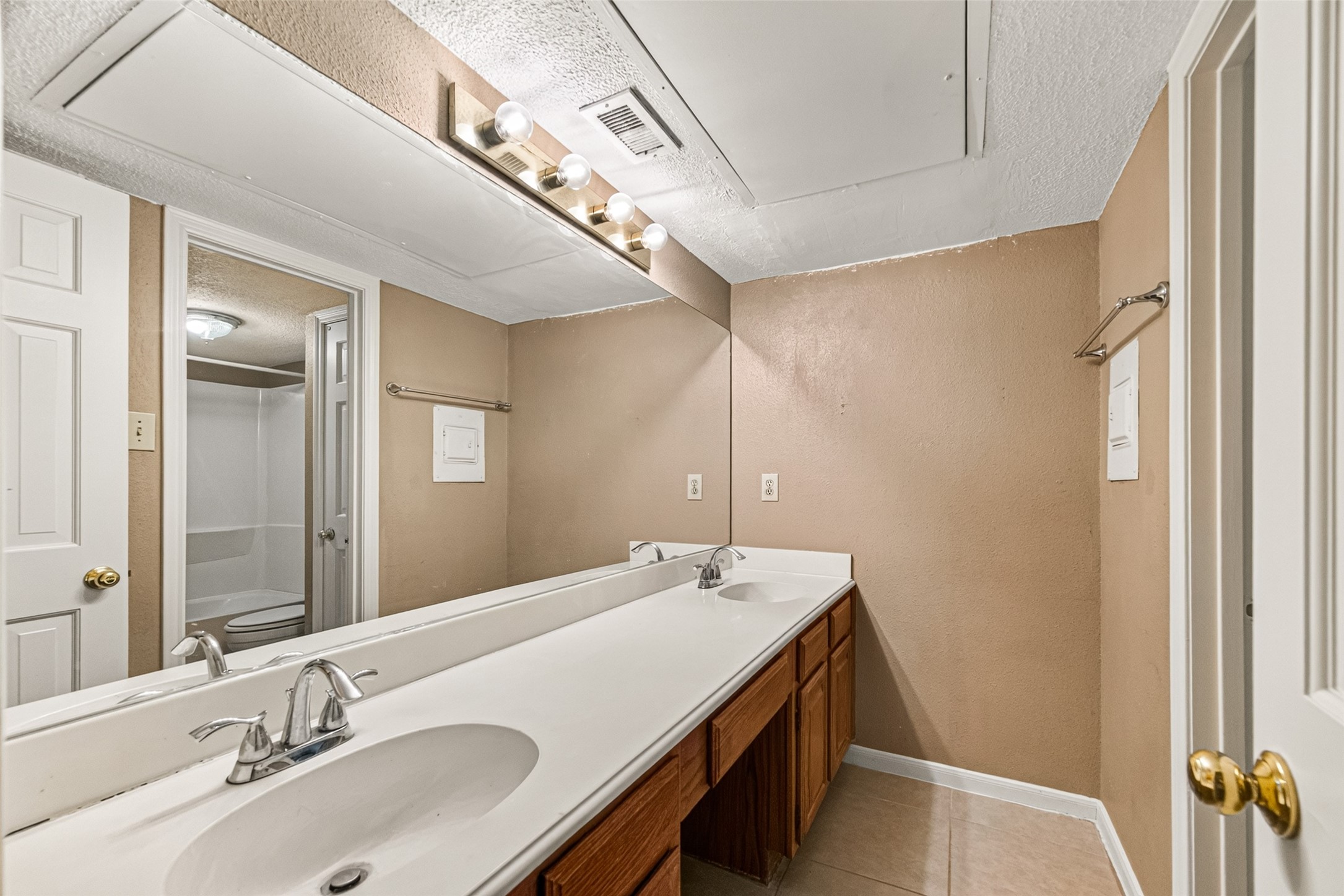 1311 Antoine Drive 237 Property Photo 28